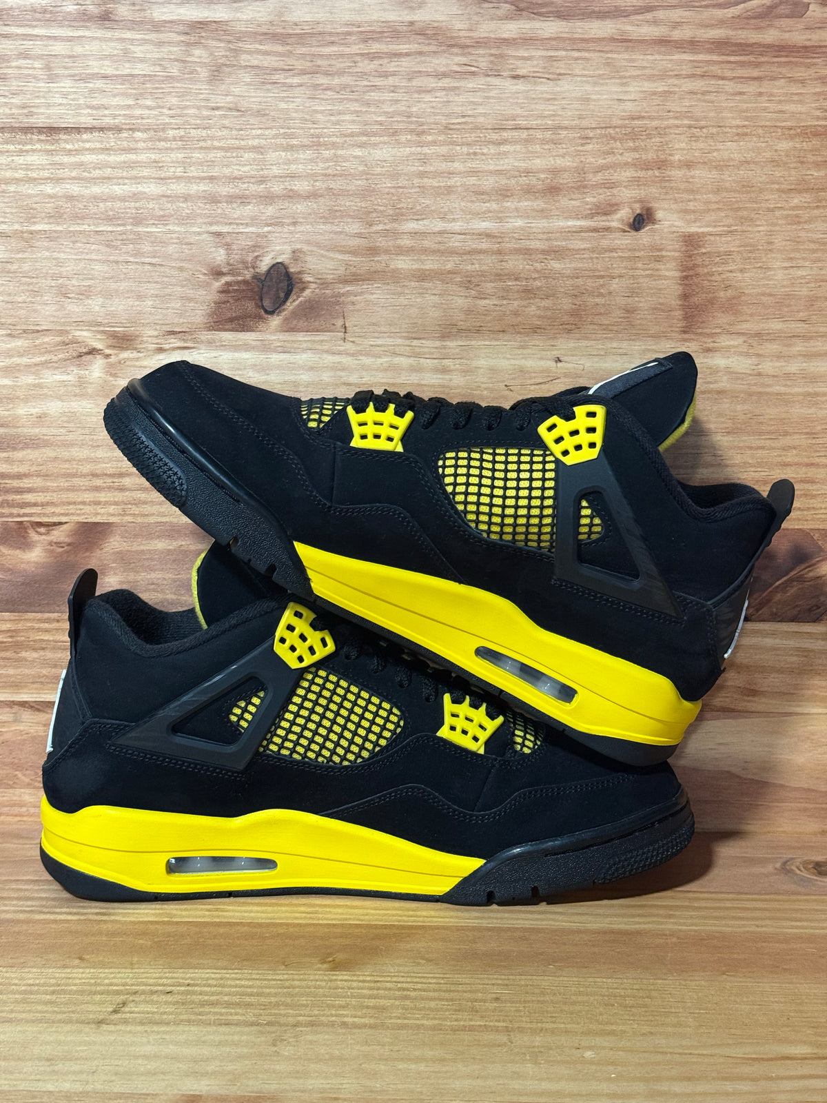 Jordan 4 Retro Thunder (2023) - Size 10.5