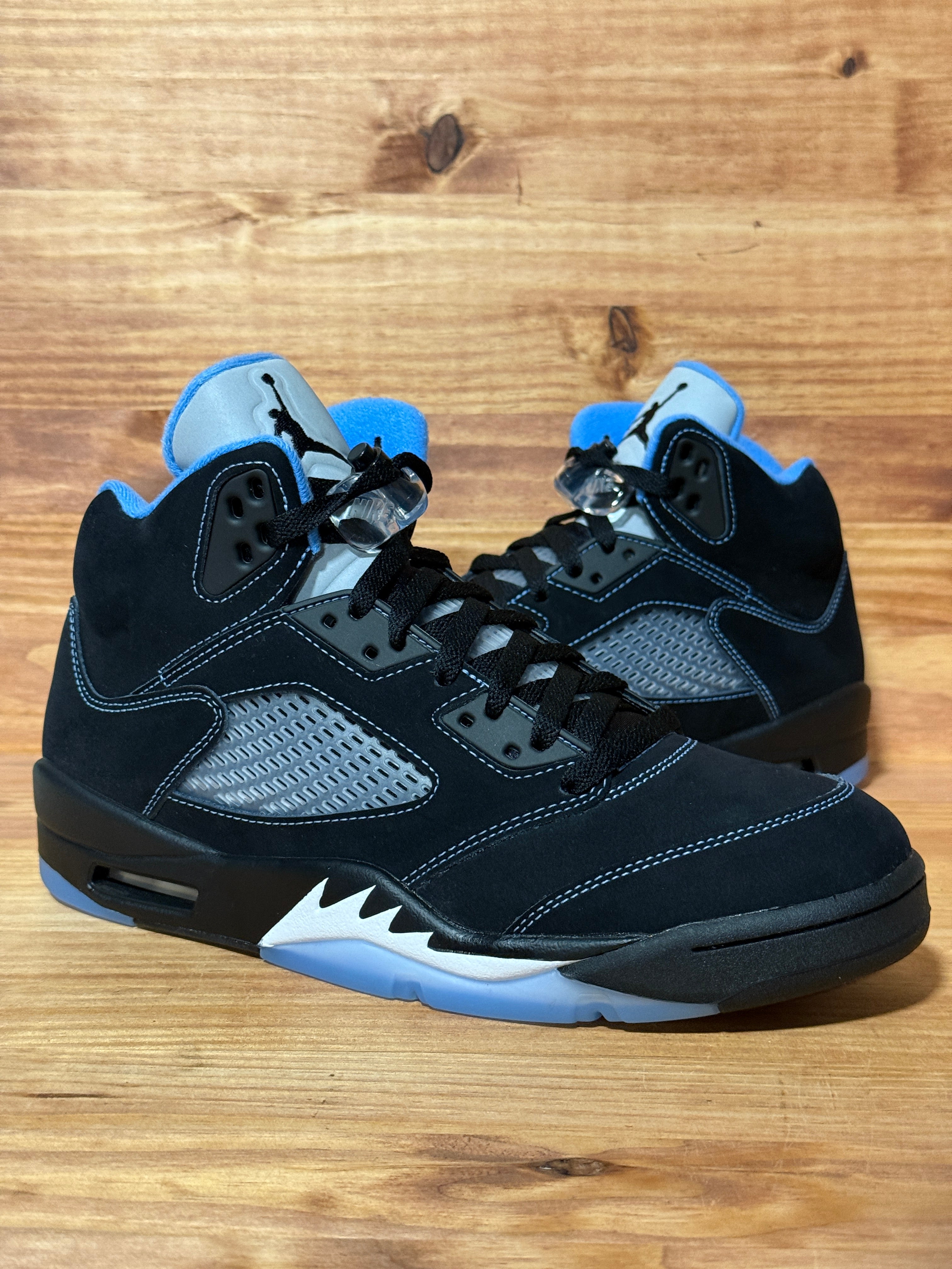 Jordan 5 Retro Black University Blue (2026)