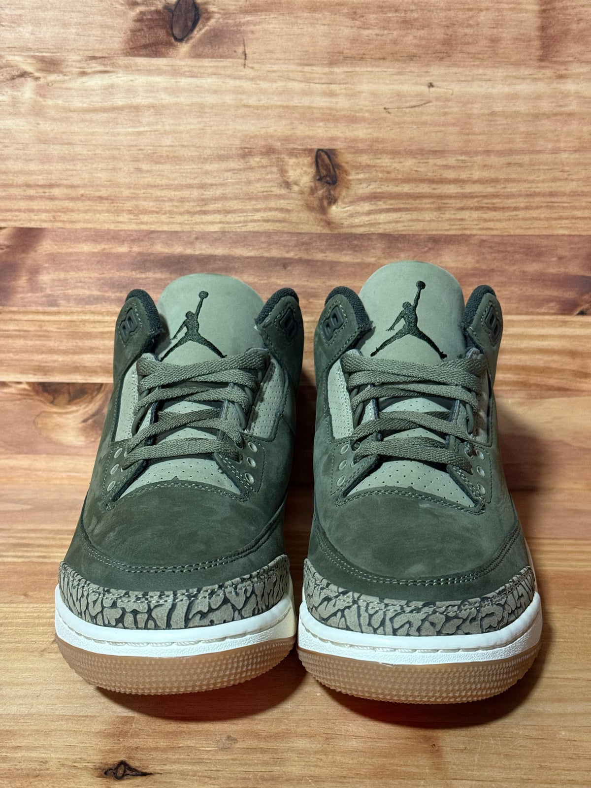 Jordan 3 Retro Family Affair - Size 9