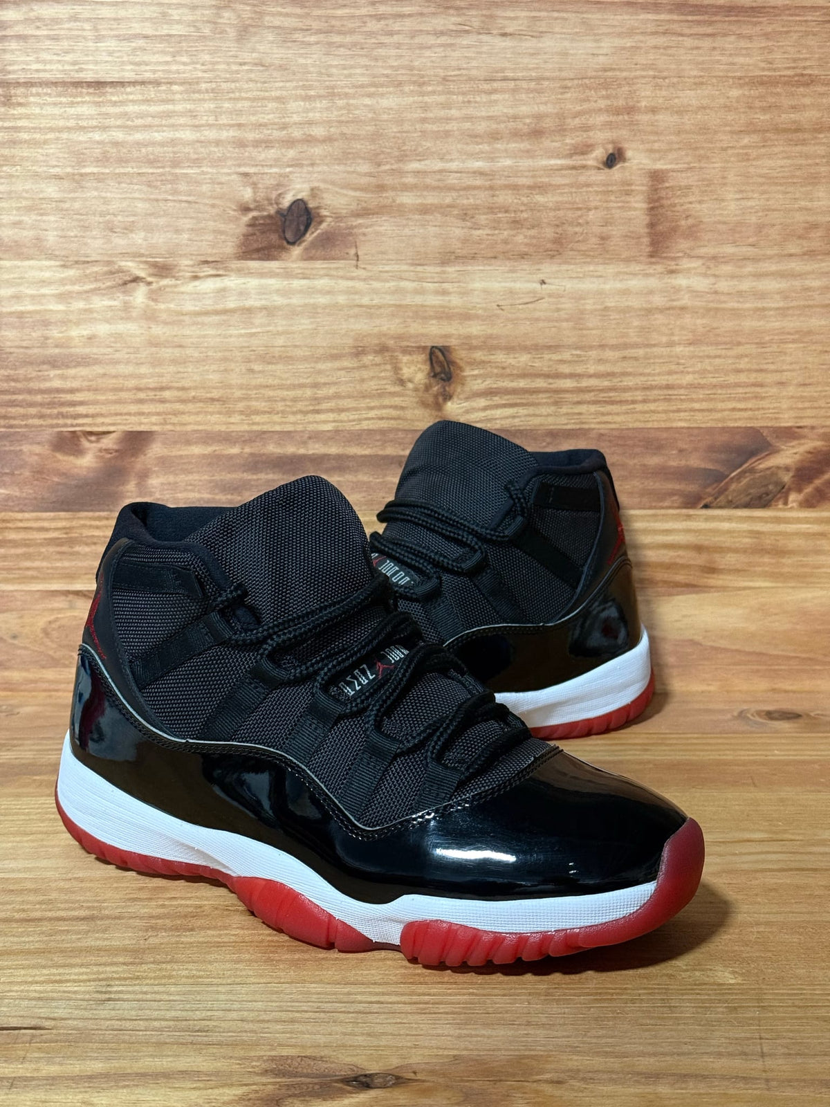 Jordan 11 Retro Playoffs Bred (2019) - Size 9