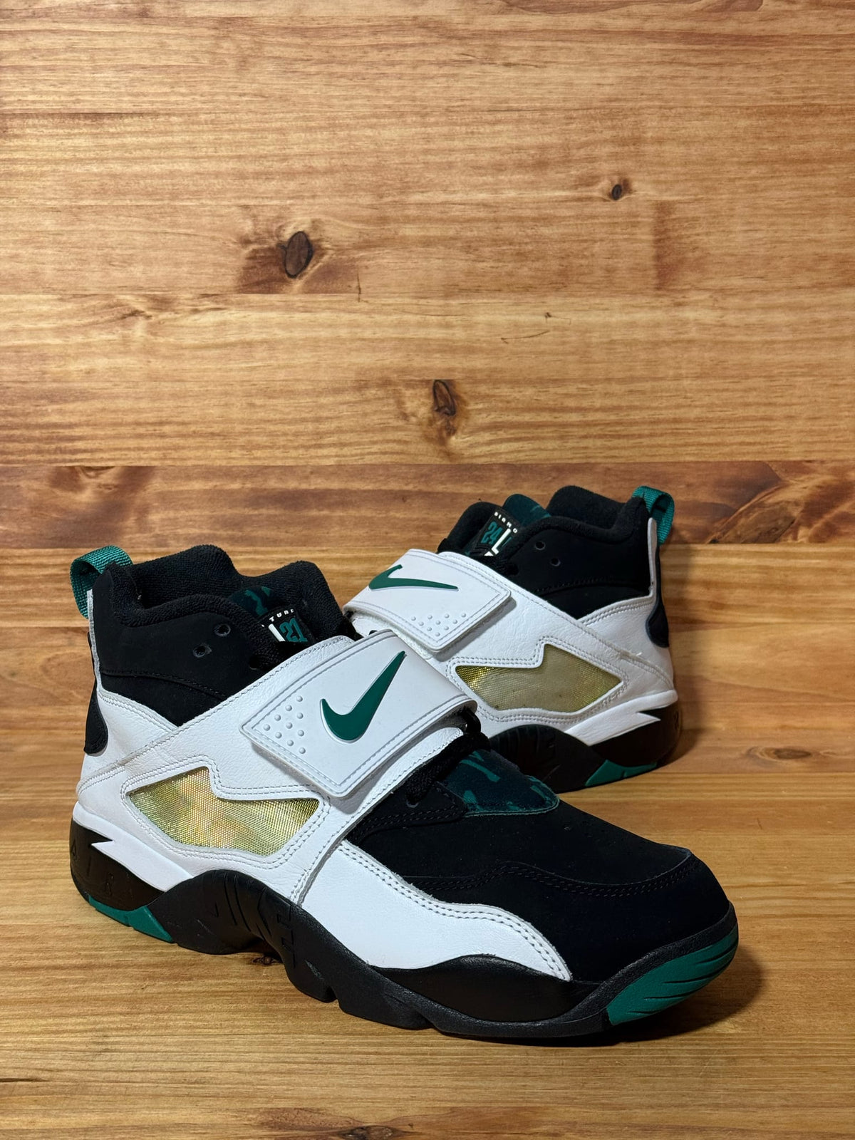 Nike Air Diamond Turf Emerald - Size 10.5