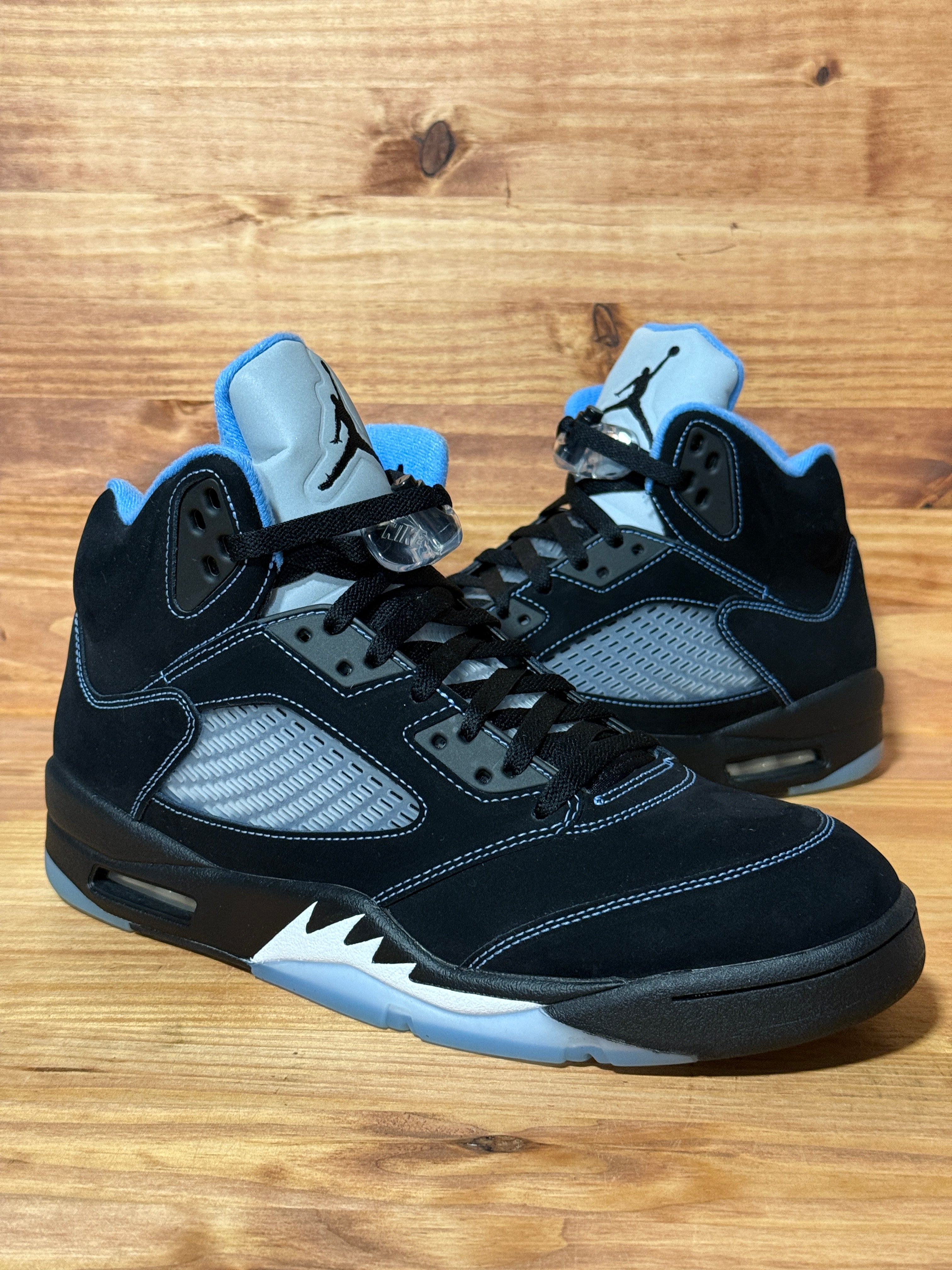 Jordan 5 Retro Black University Blue (2026)