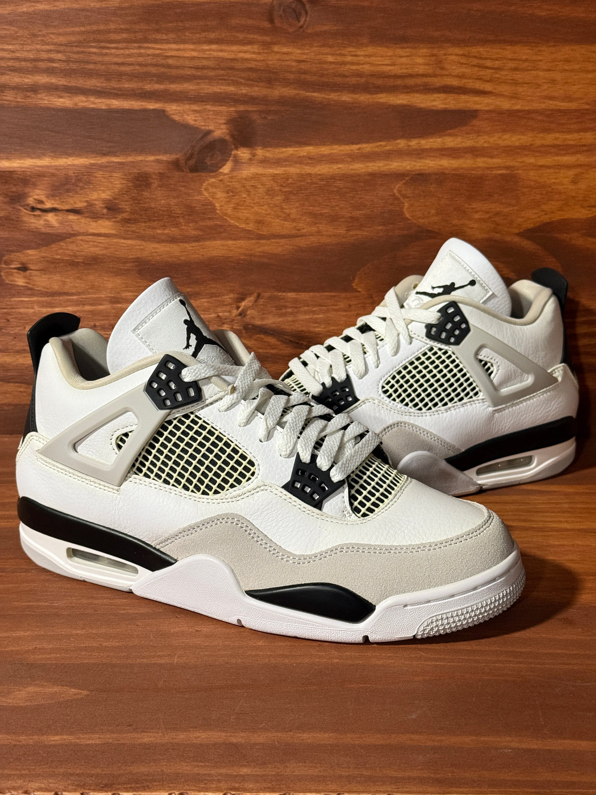 Jordan 4 Retro Military Black (Slight Yellowing)