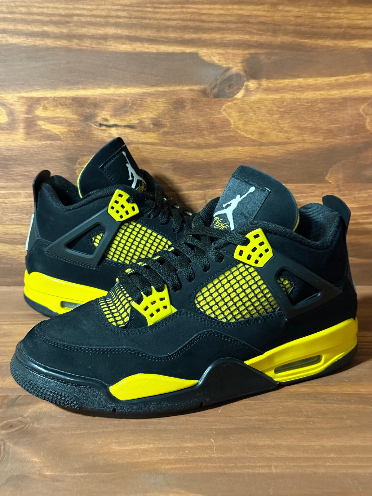 Jordan 4 Retro Thunder (2023) Size 8.5