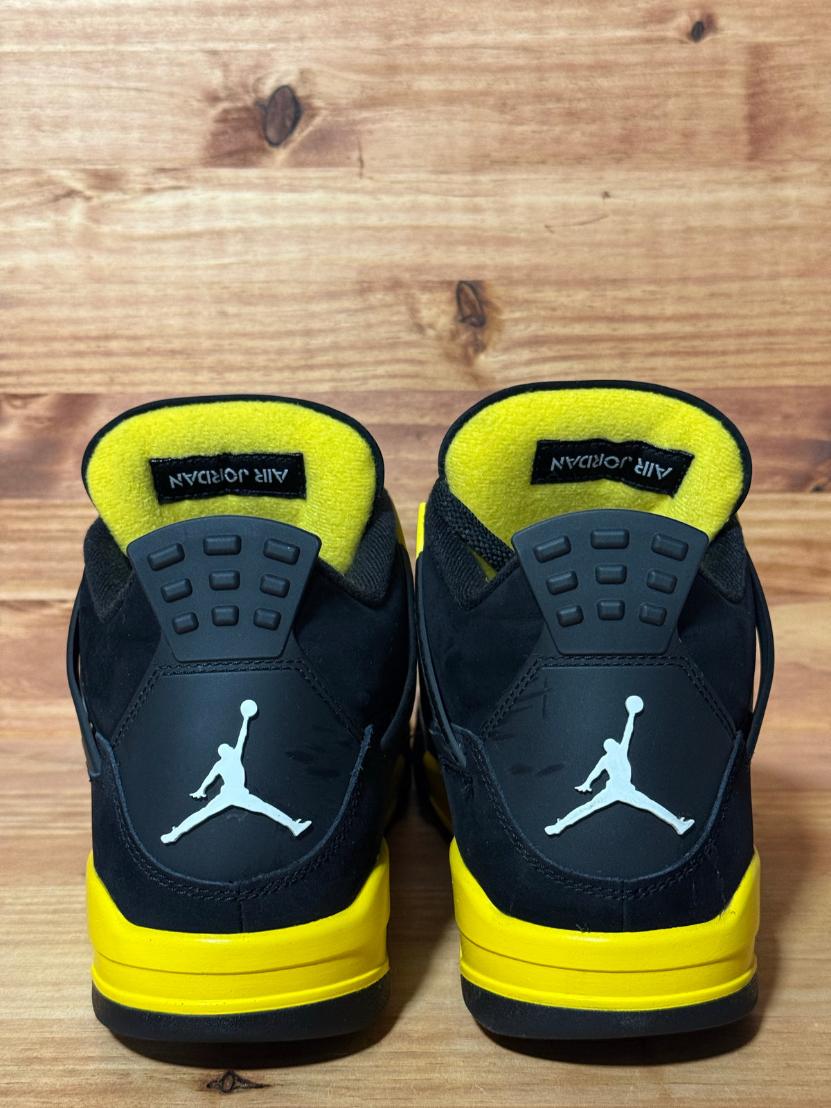 Jordan 4 Retro Thunder (2023)