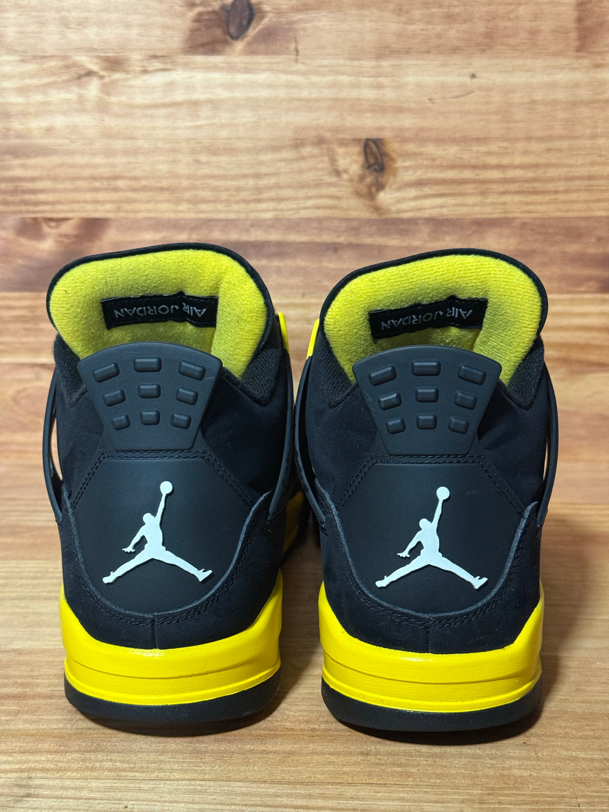 Jordan 4 Retro Thunder (2023)