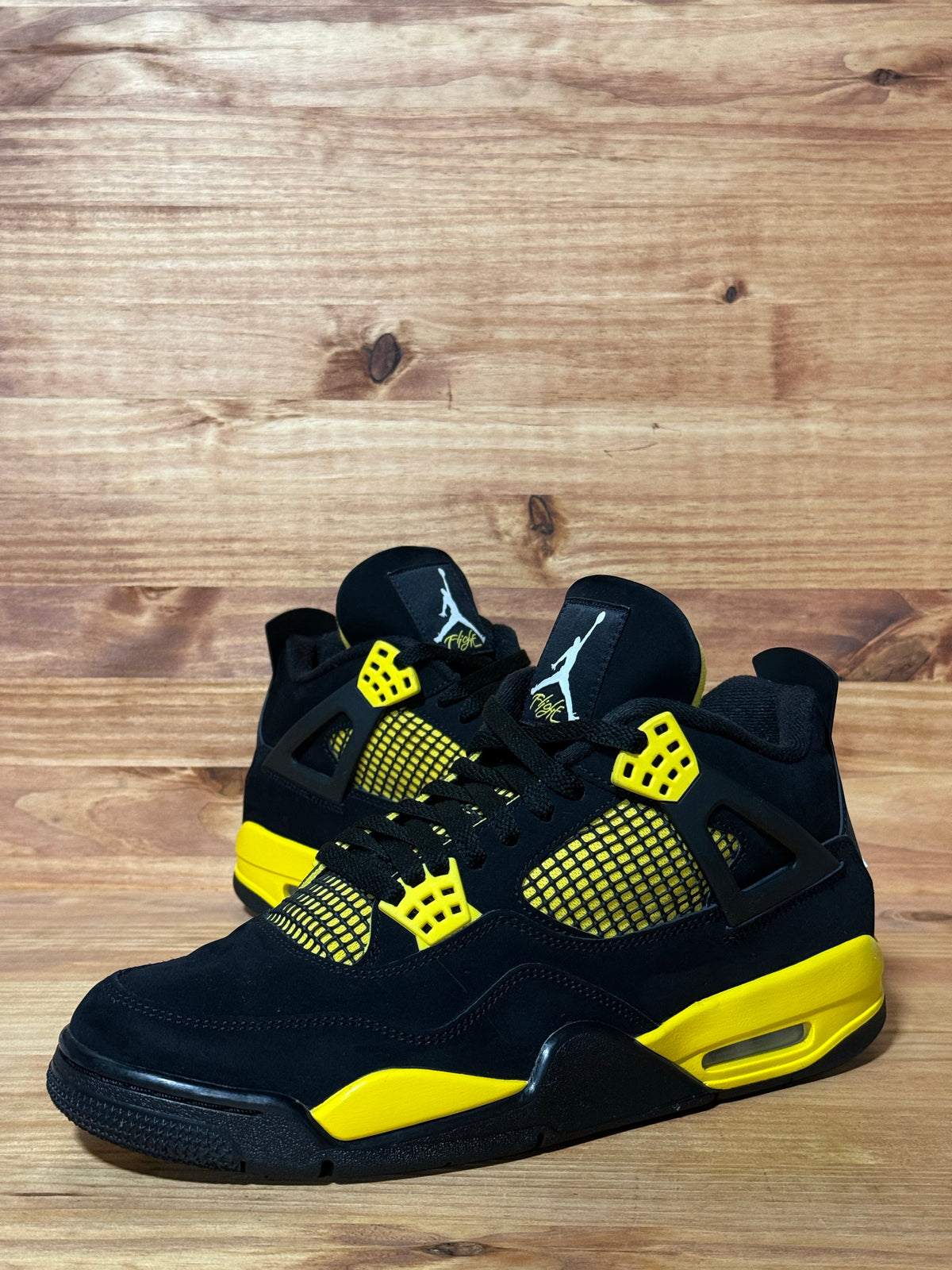 Jordan 4 Retro Thunder (2023)