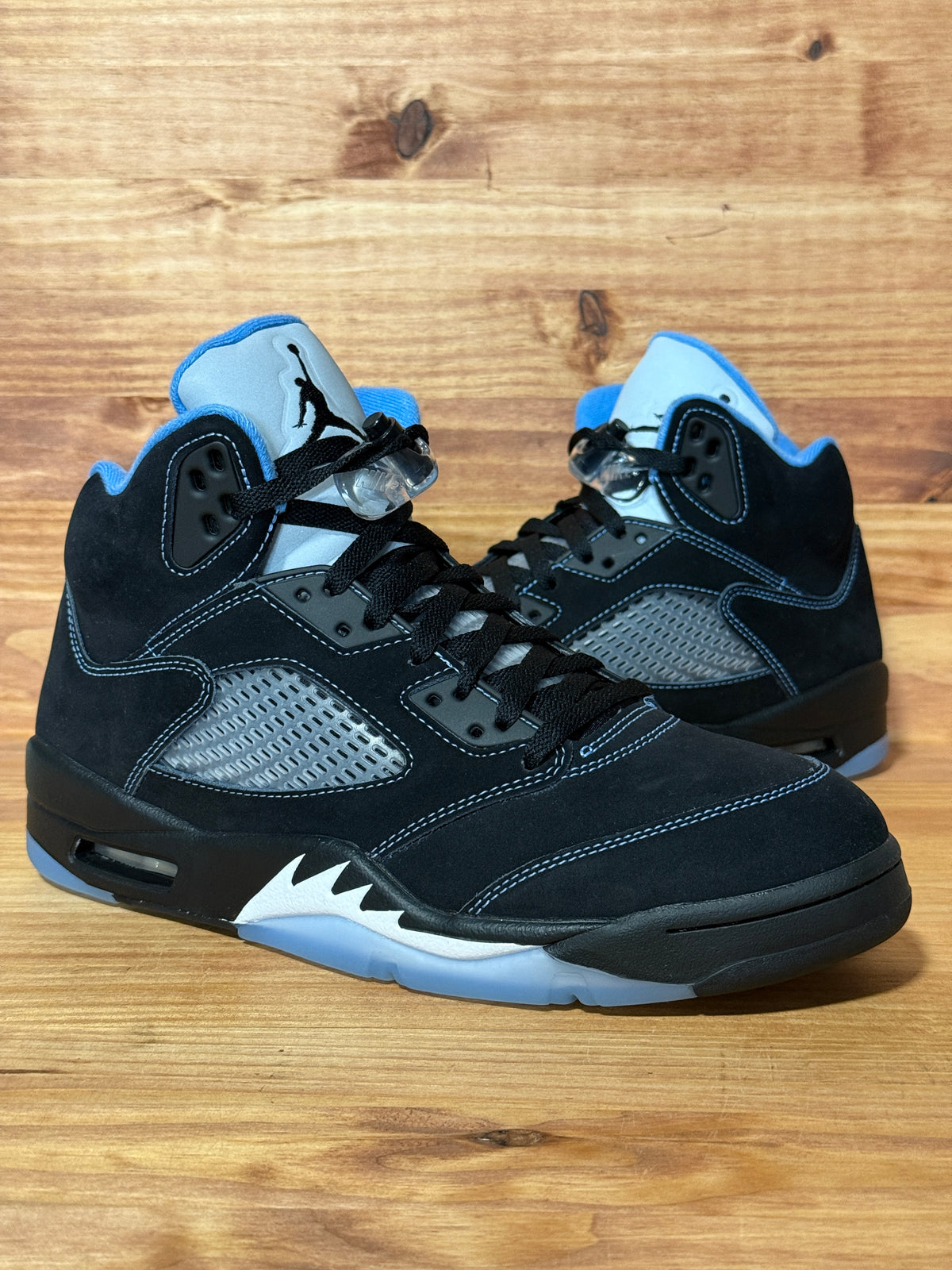 Jordan 5 Retro Black University Blue (2026)