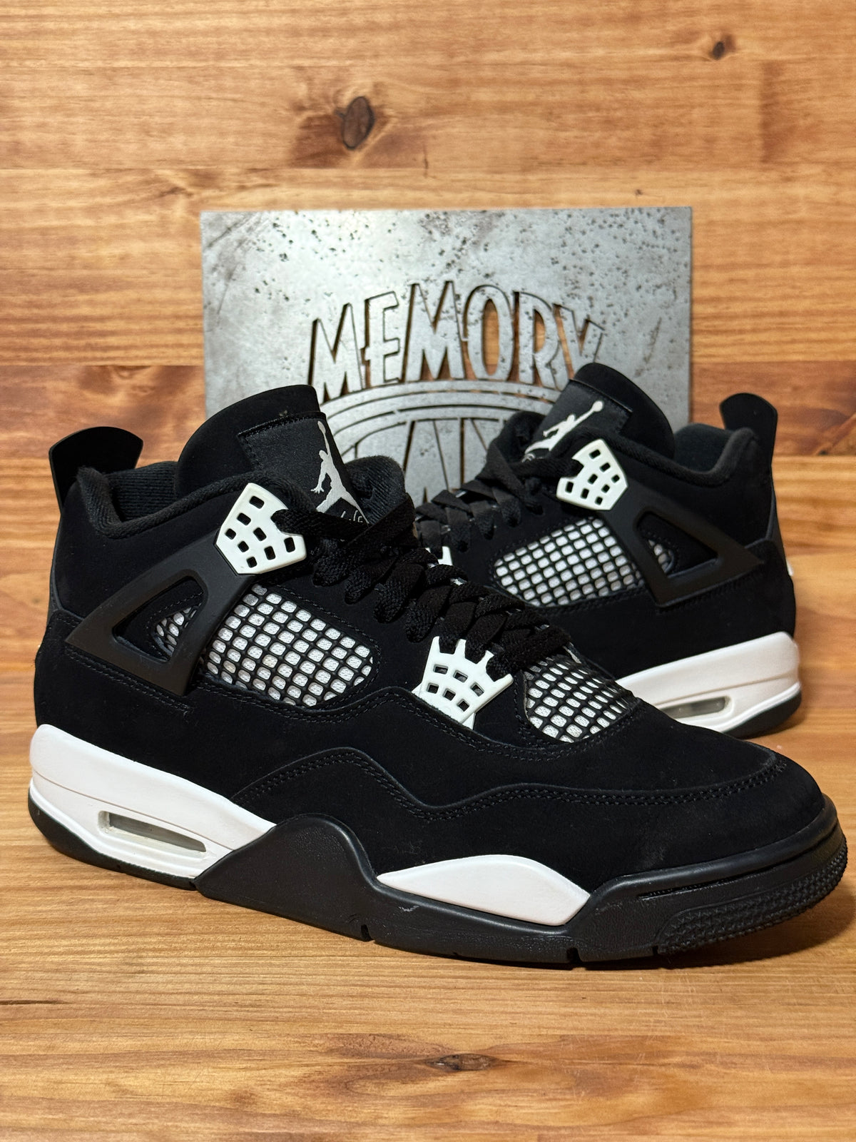 Jordan 4 Retro White Thunder