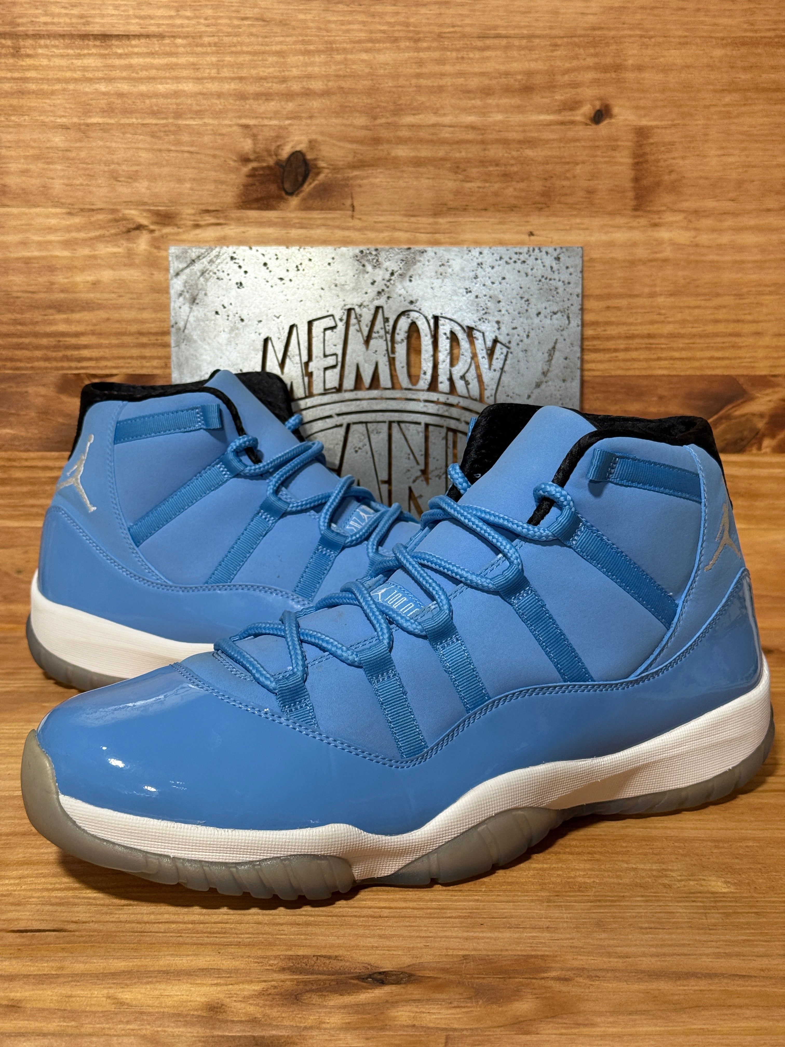 Jordan 11 Retro Pantone