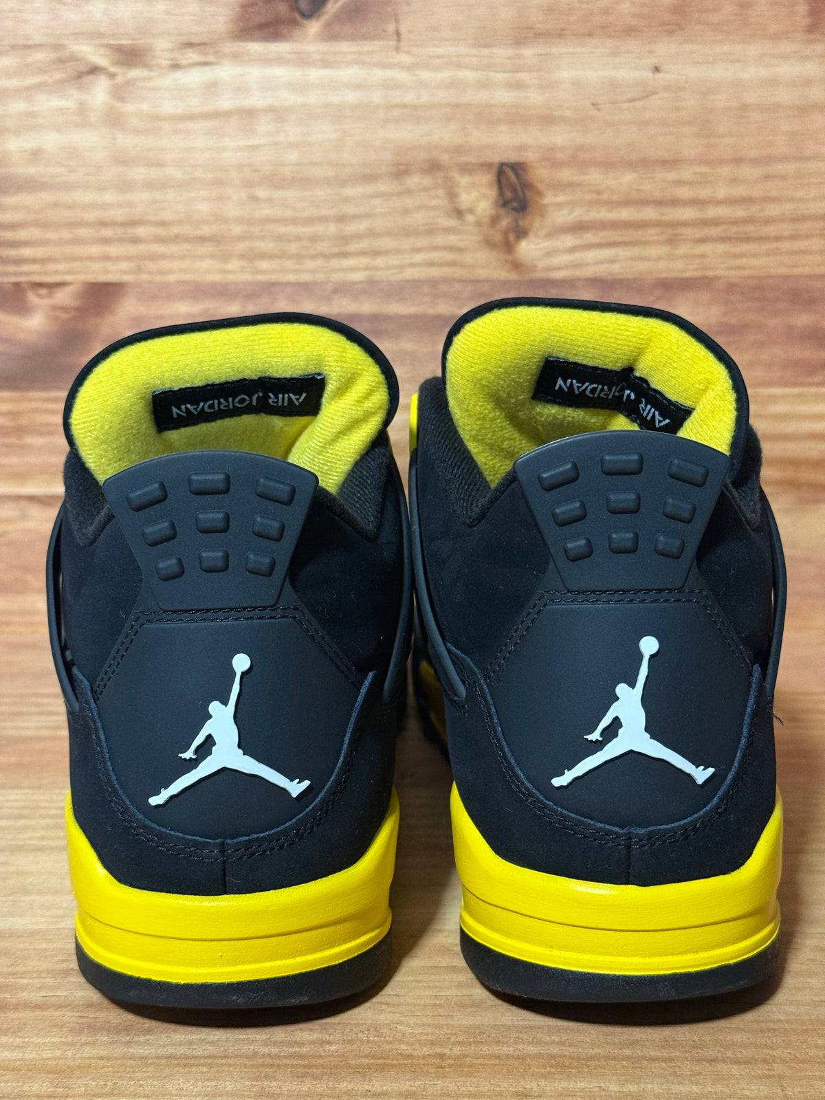 Jordan 4 Retro Thunder (2023)