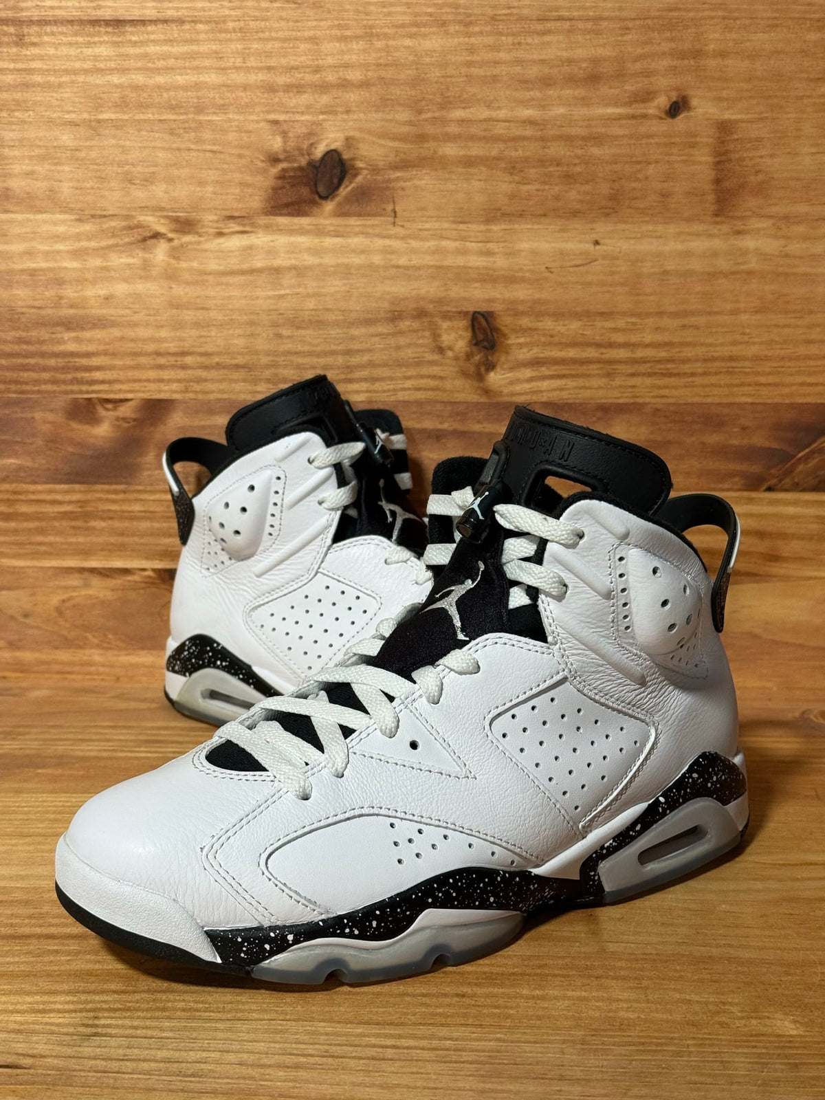 Jordan 6 Retro Reverse Oreo - Size 8.5