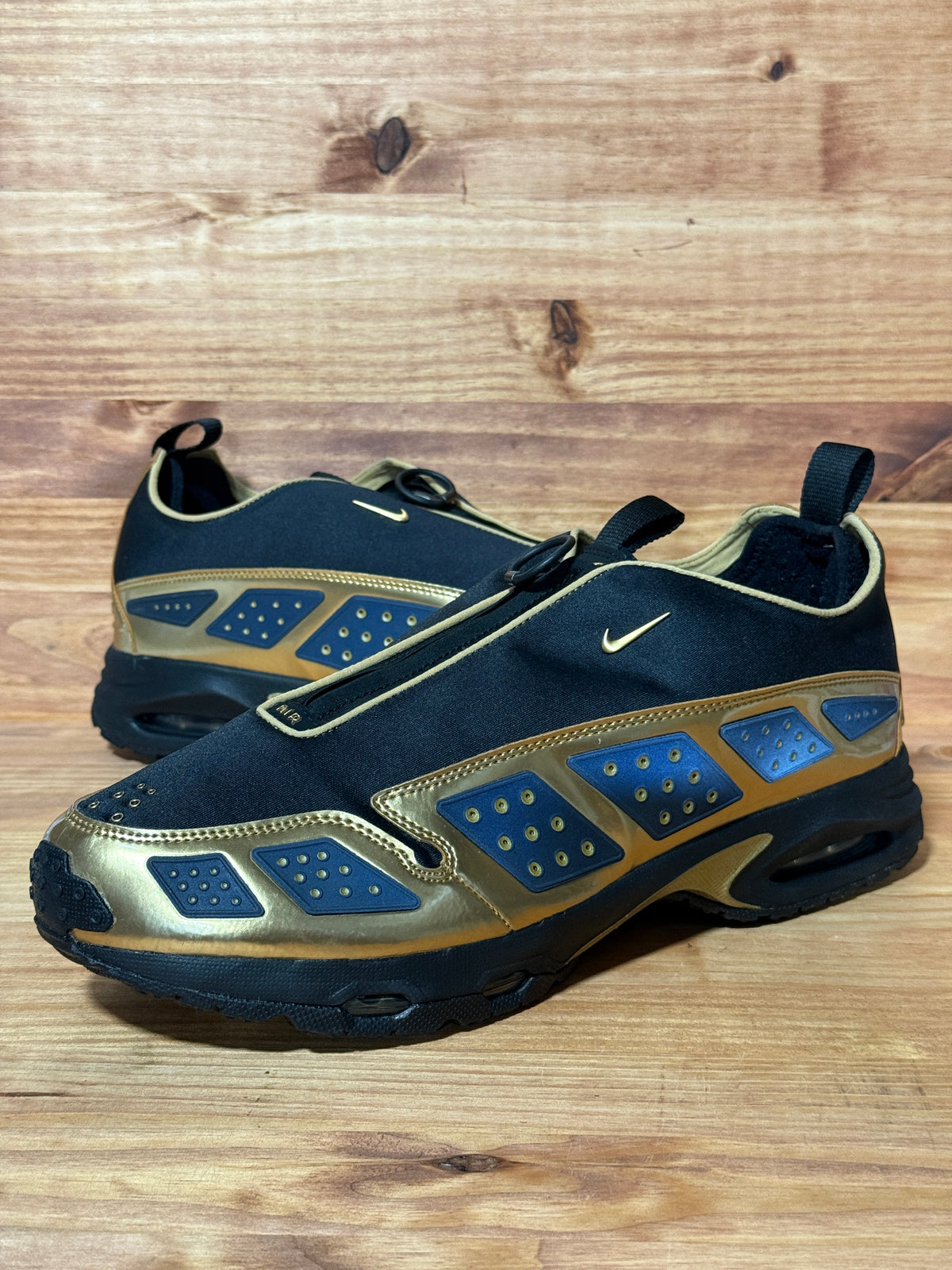 Nike Air Max Sunder Black Dark Smoke Grey Metallic Gold (Women's)