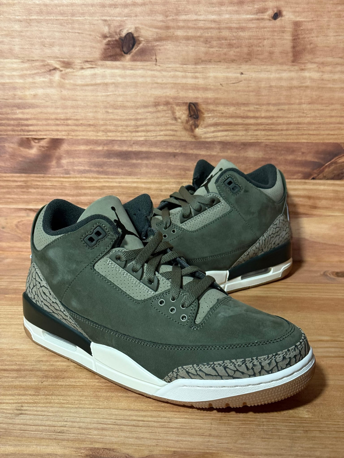 Jordan 3 Retro Family Affair - Size 9