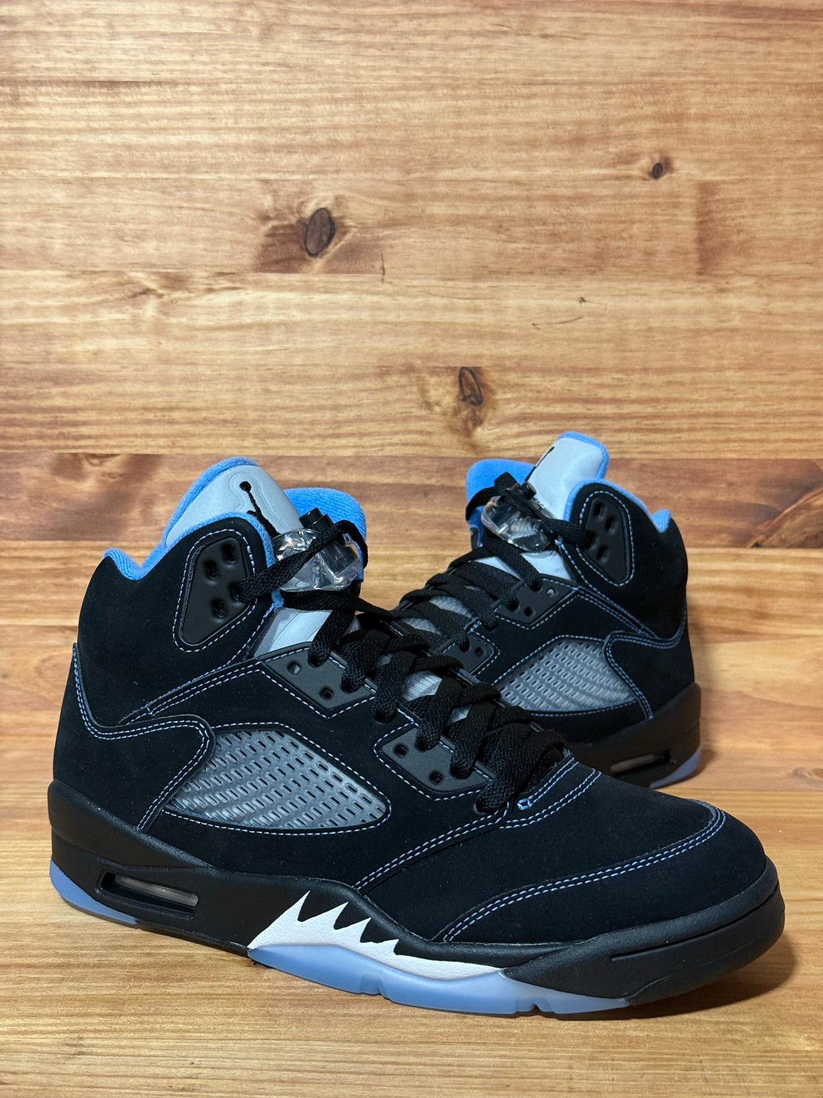 Jordan 5 Retro Black University Blue (2026)