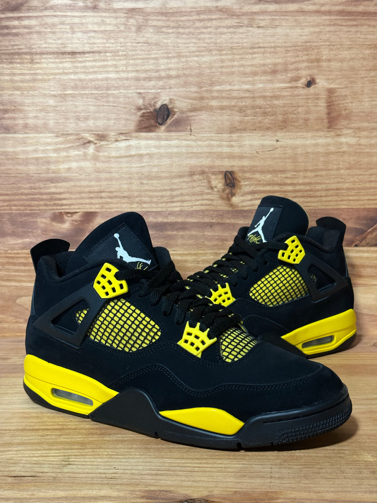 Jordan 4 Retro Thunder (2023)