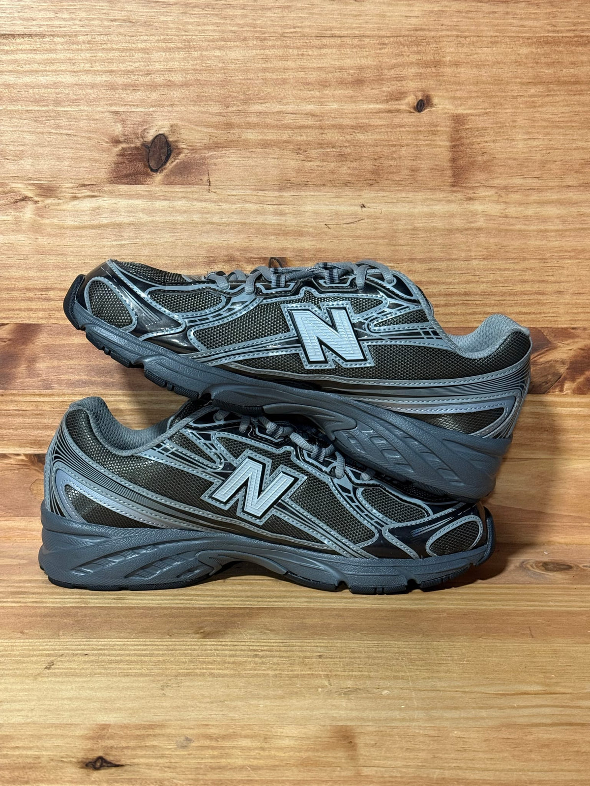 New Balance 740 Black Metallic - Size 9