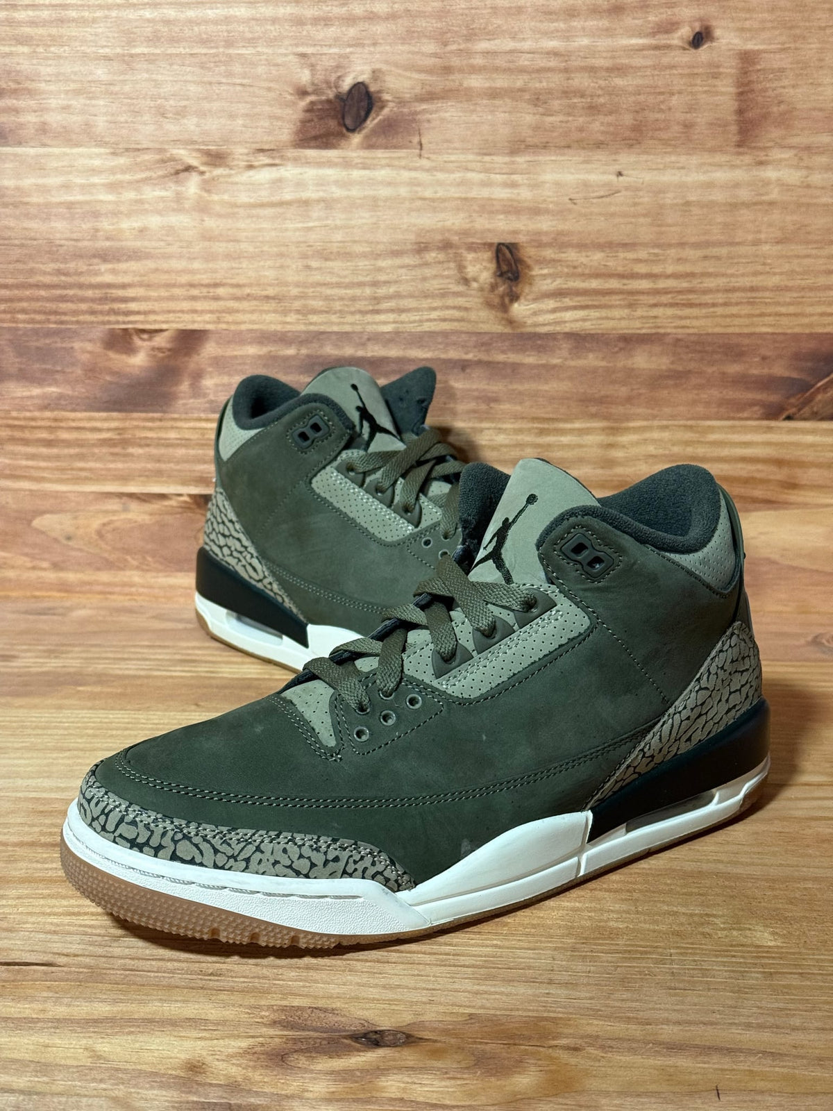 Jordan 3 Retro Family Affair - Size 9