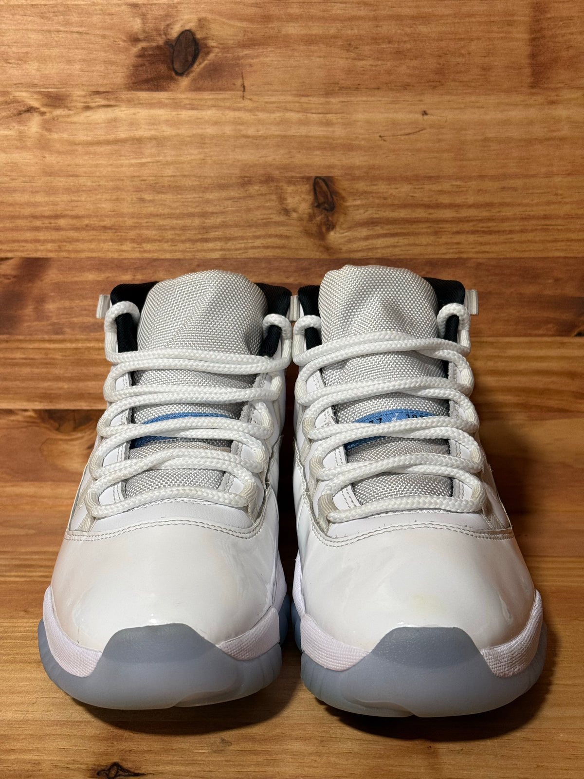 Jordan 11 Retro Legend Blue (2024) - Size 9