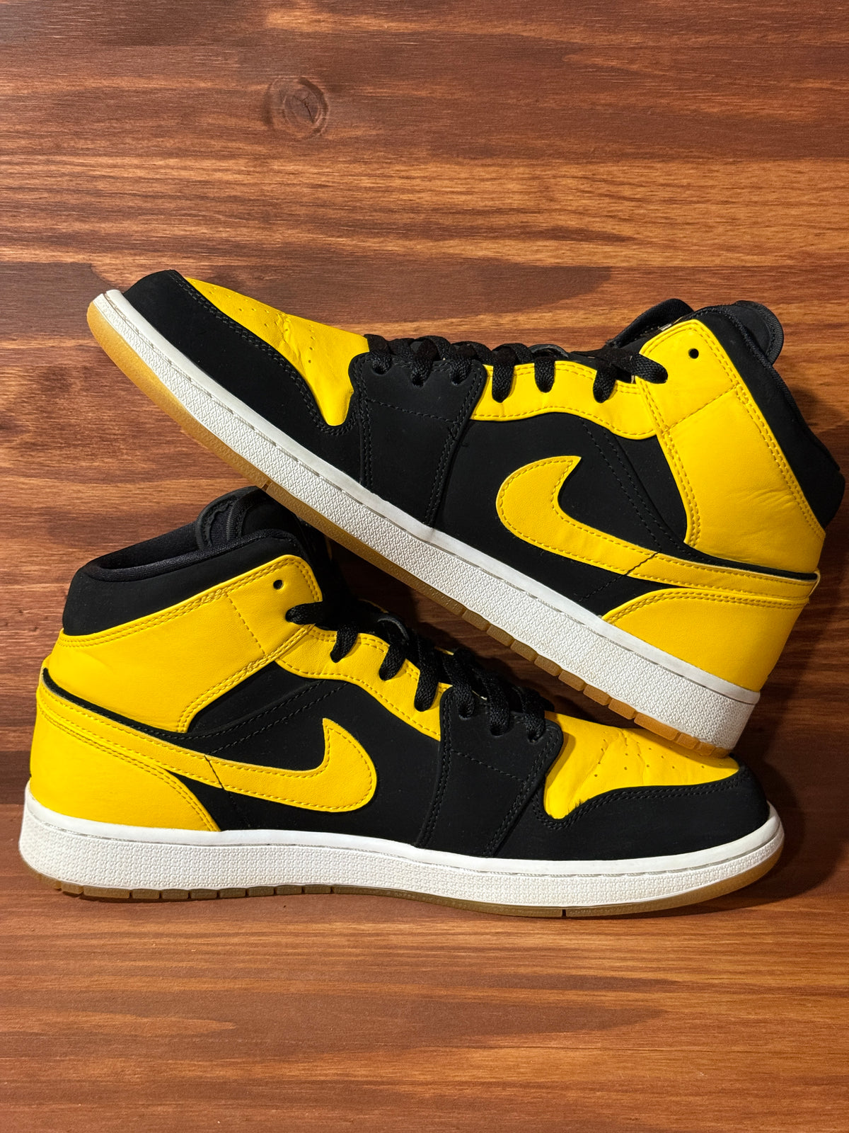Jordan 1 Retro Mid New Love (2017)