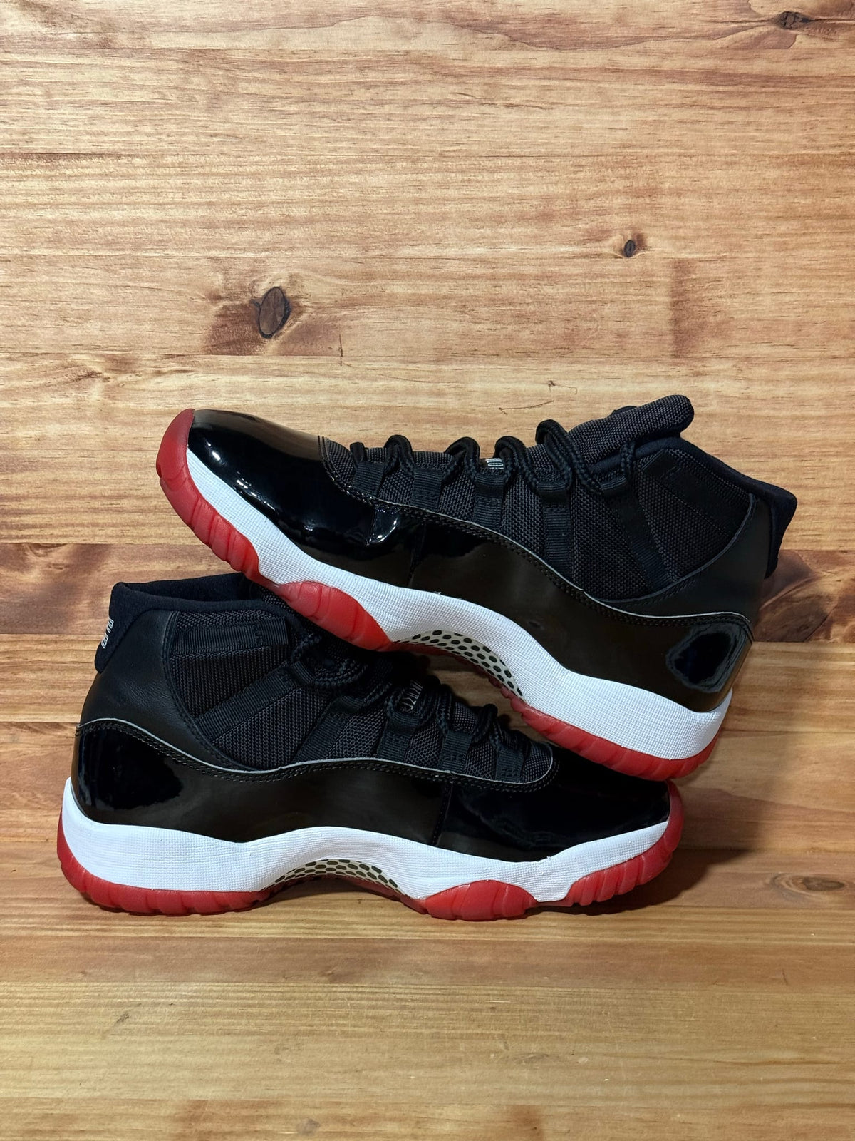 Jordan 11 Retro Playoffs Bred (2019) - Size 9