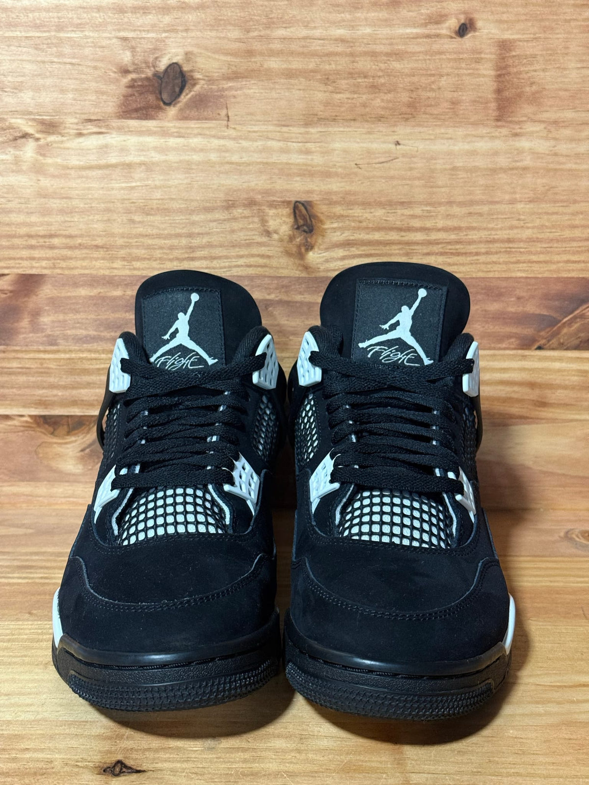 Jordan 4 Retro White Thunder - Size 10.5