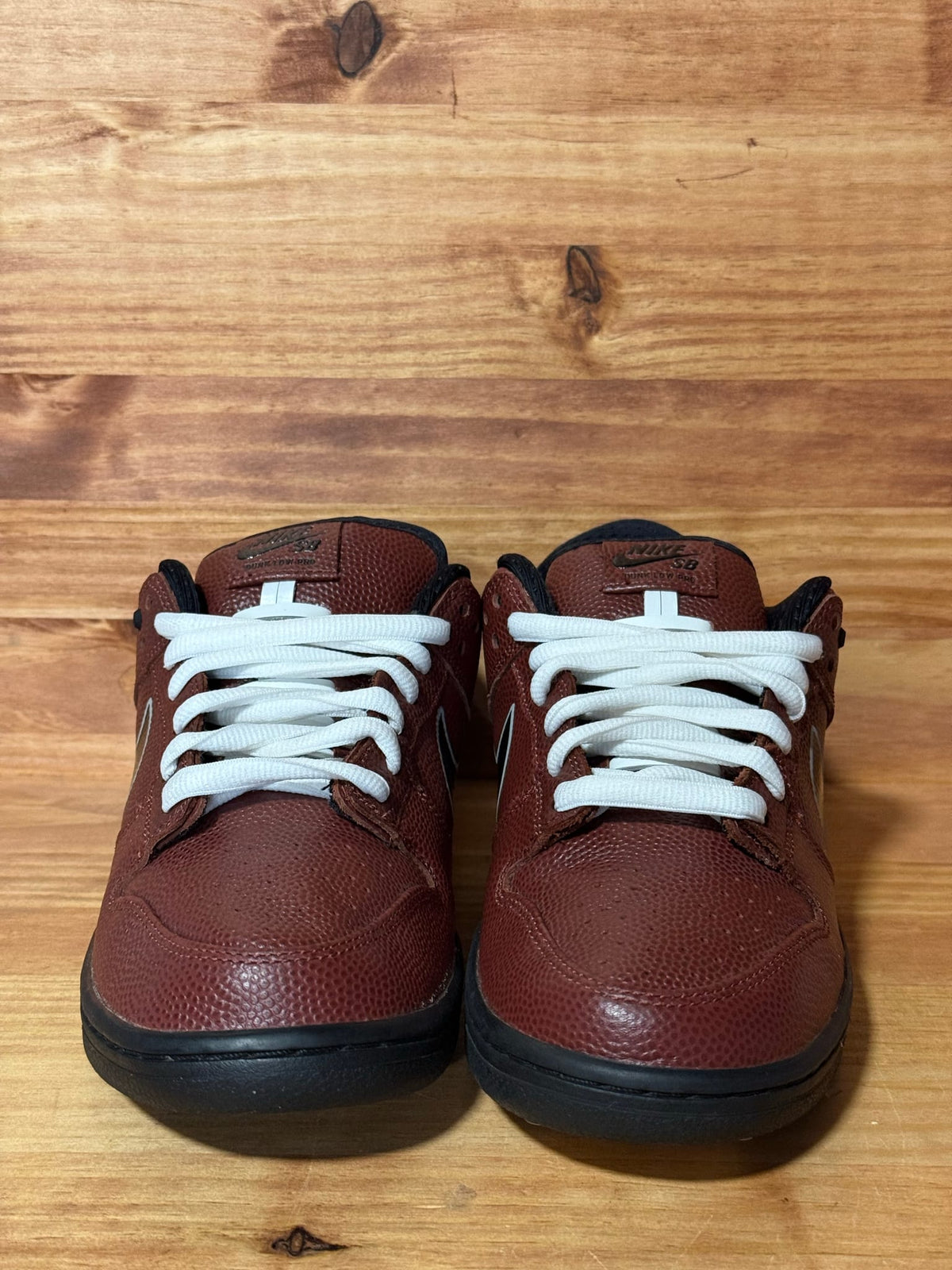 Nike SB Dunk Low Limosine Skateboards - Size 9.5