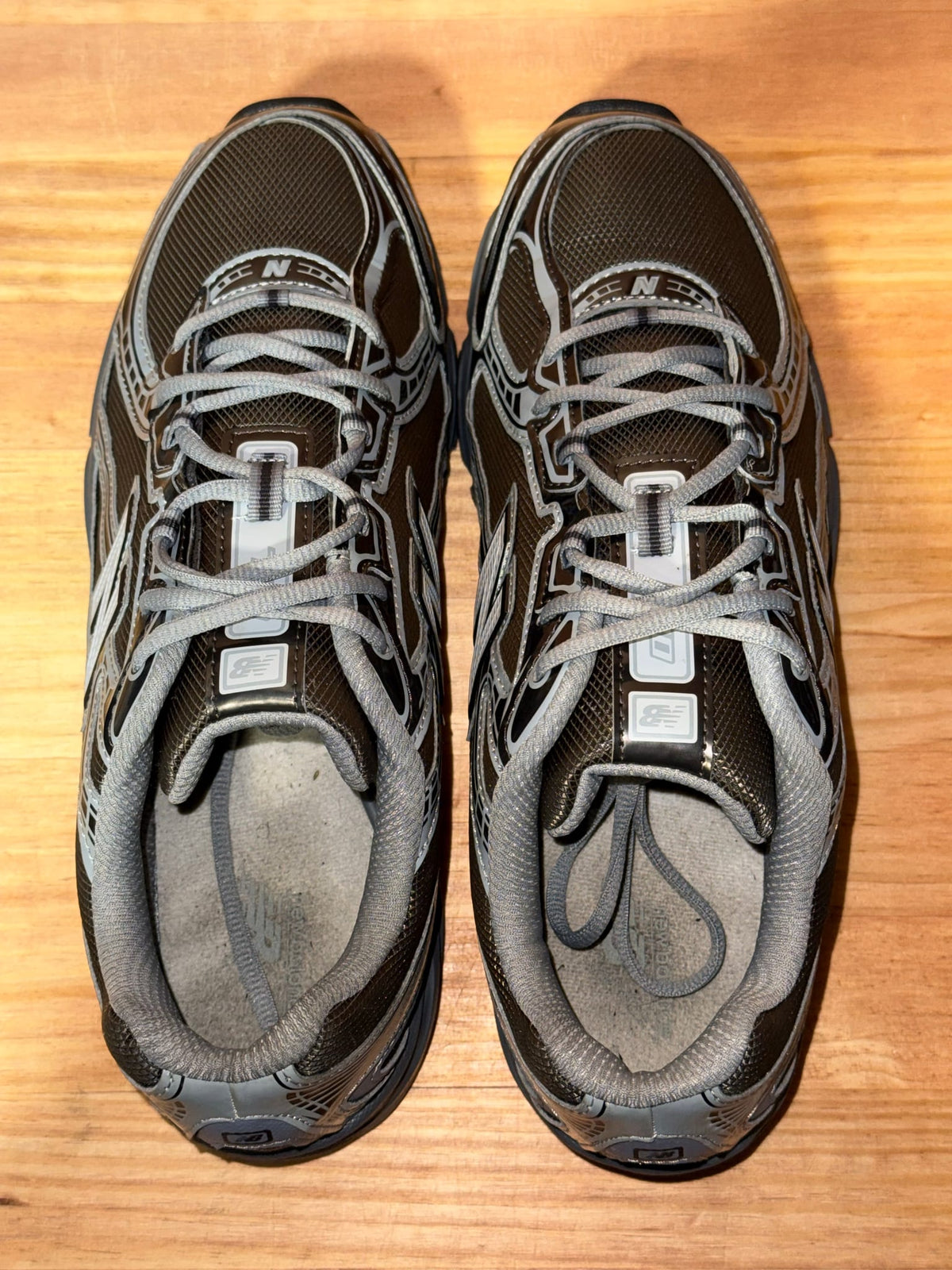 New Balance 740 Black Metallic - Size 9