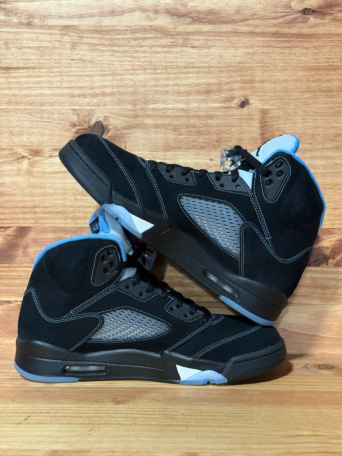 Jordan 5 Retro Black University Blue (2026)