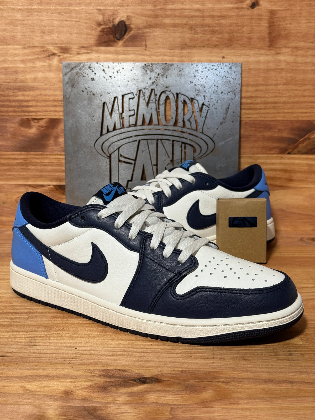 Jordan 1 Low OG Obsidian UNC
