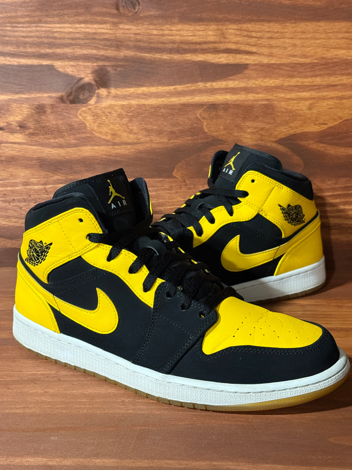 Jordan 1 Retro Mid New Love (2017)