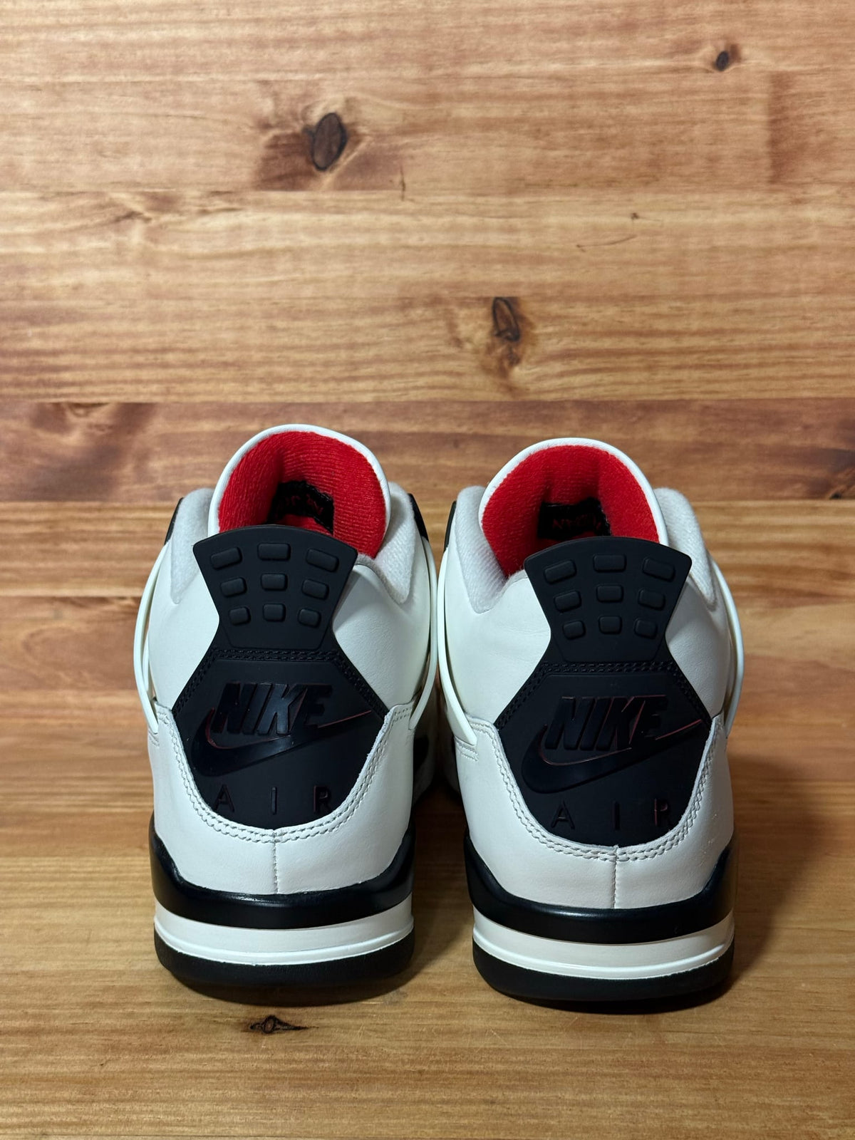 Jordan 4 Retro OG Flight Club - Size 10.5