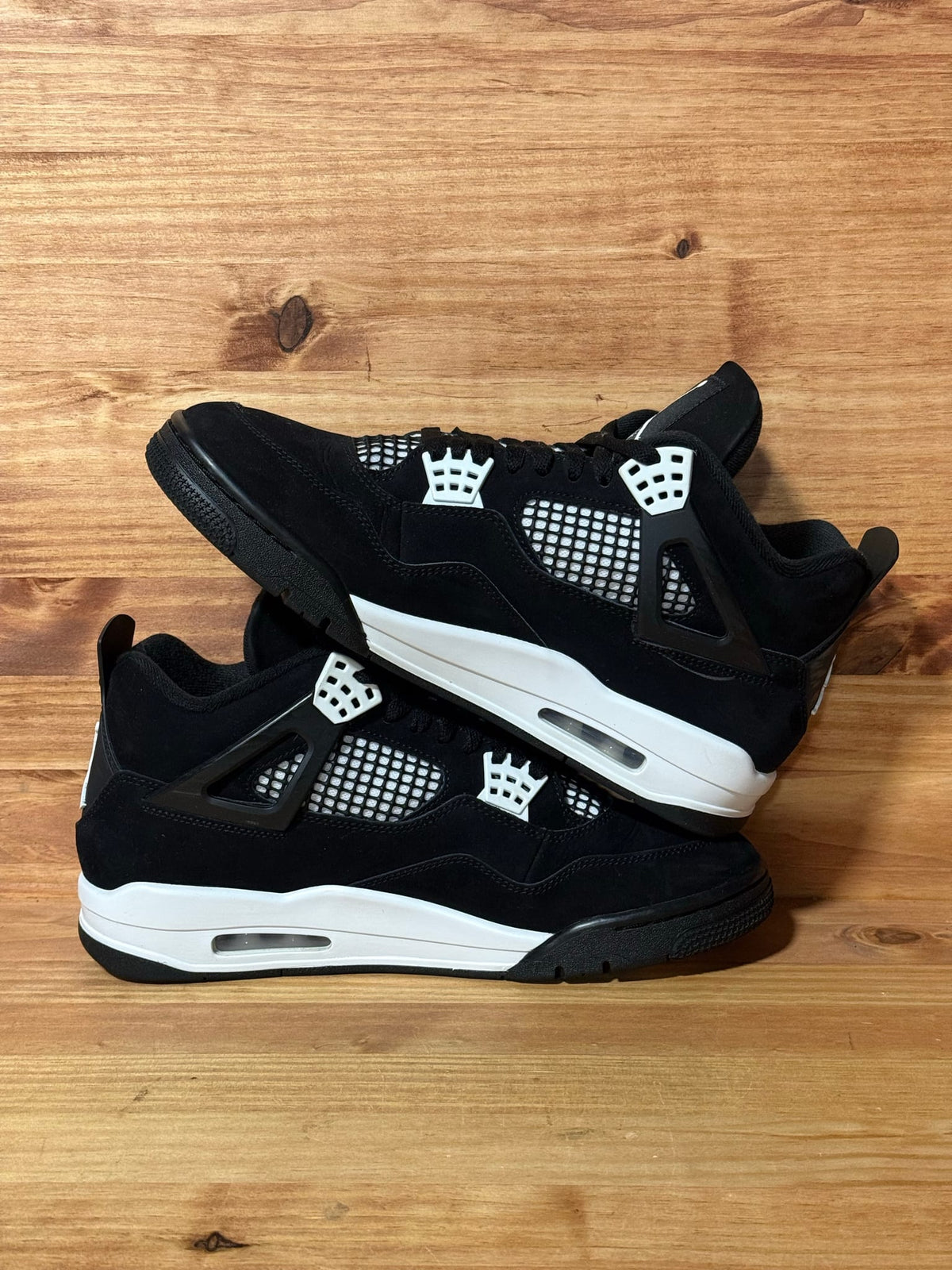 Jordan 4 Retro White Thunder - Size 10.5