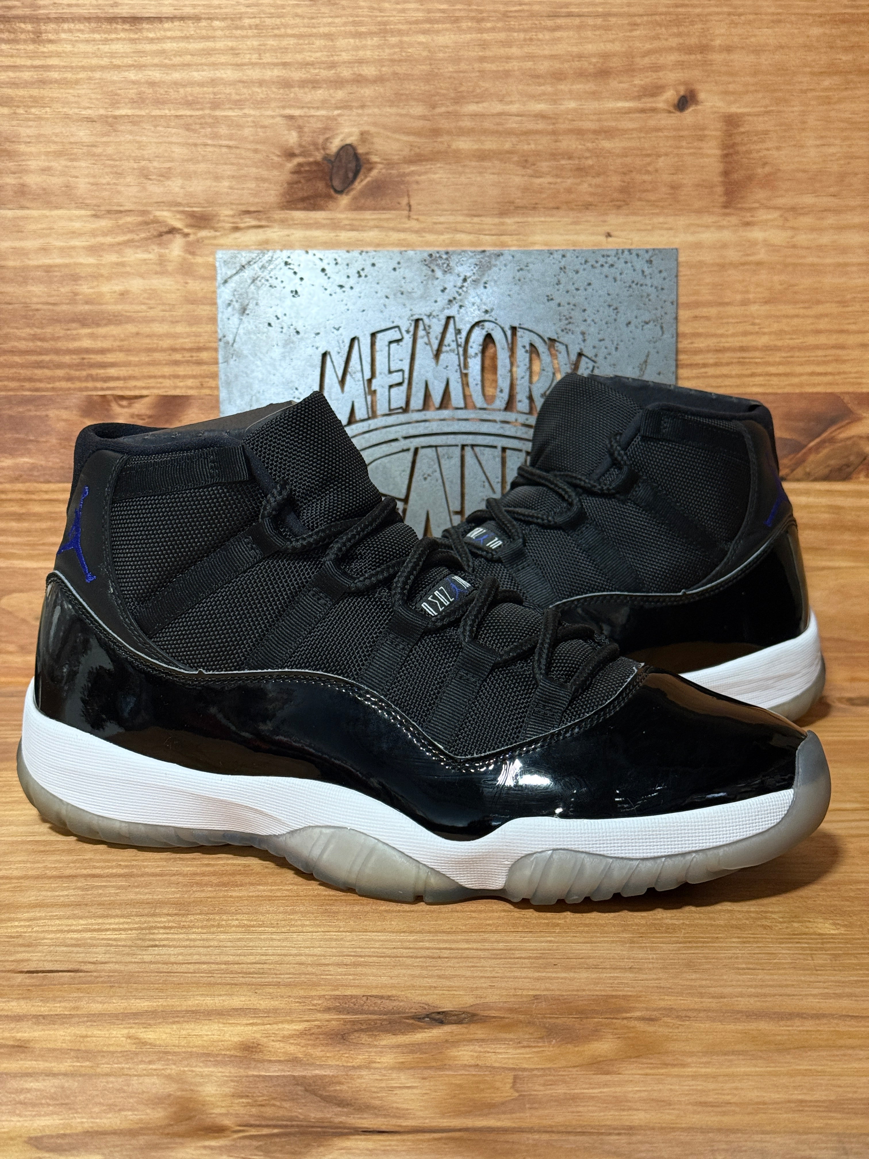 Jordan 11 Retro Space Jam (2016)
