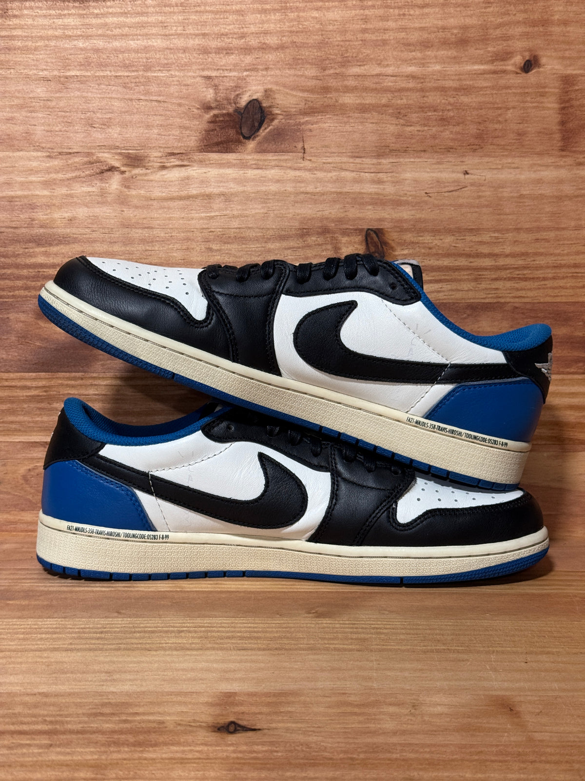 Jordan 1 Retro Low OG SP Fragment x Travis Scott