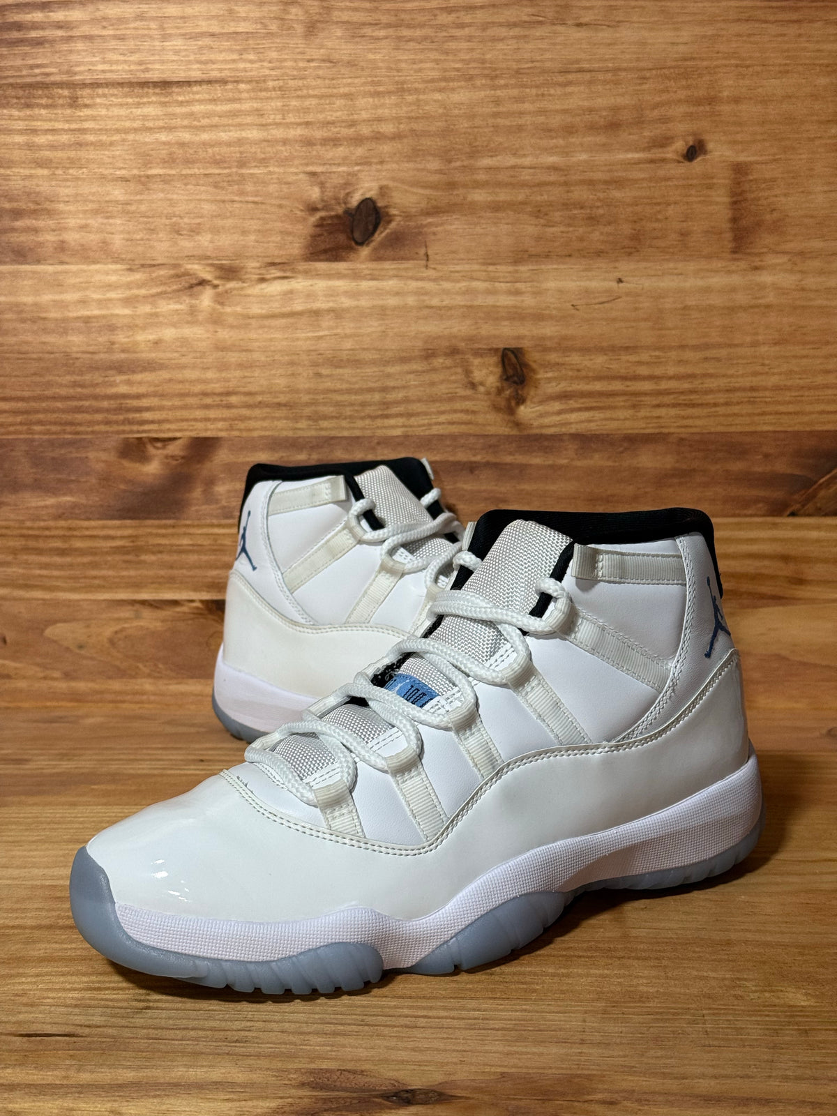 Jordan 11 Retro Legend Blue (2024) - Size 8.5