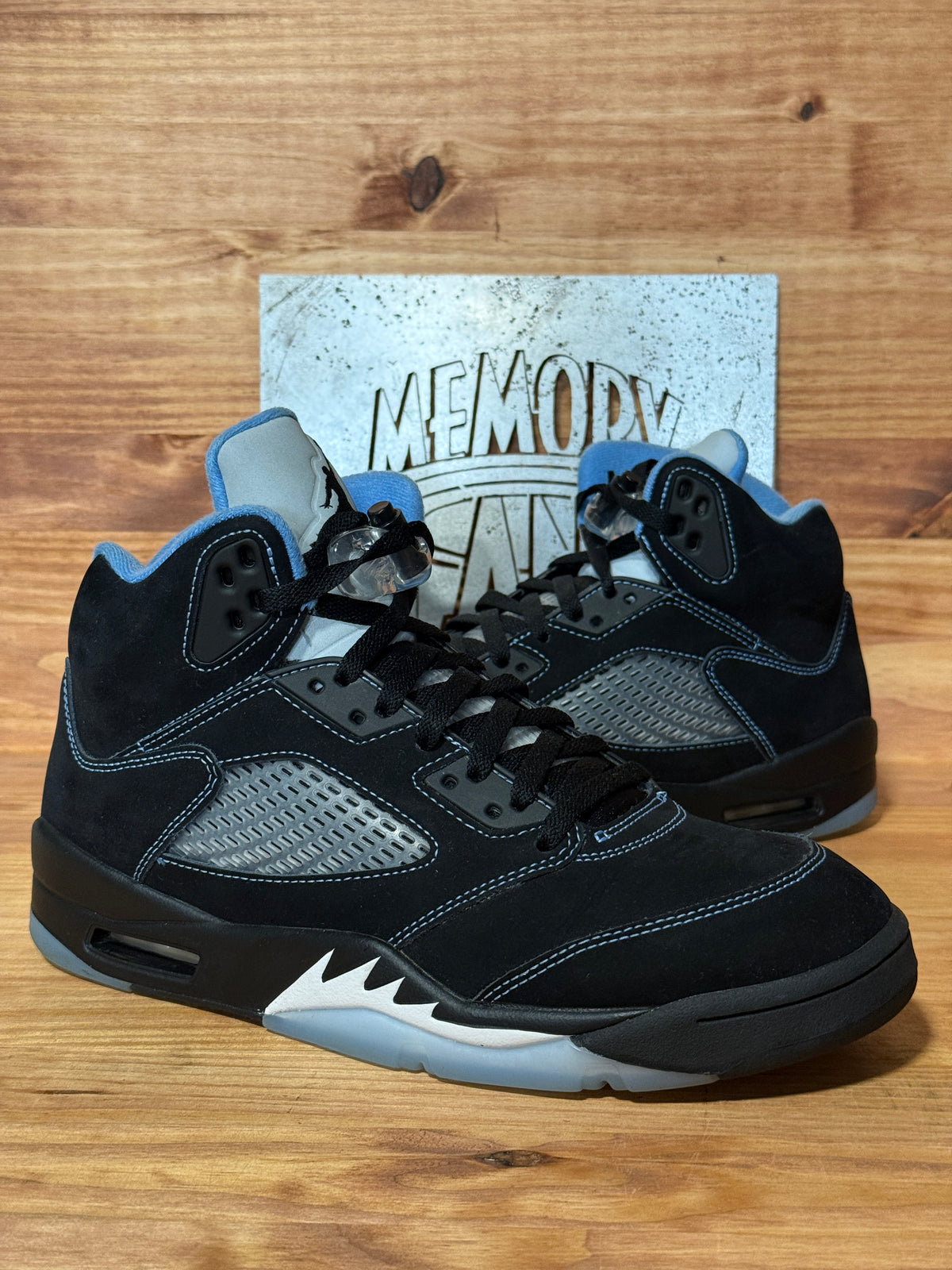 Jordan 5 Retro Black University Blue (2026)