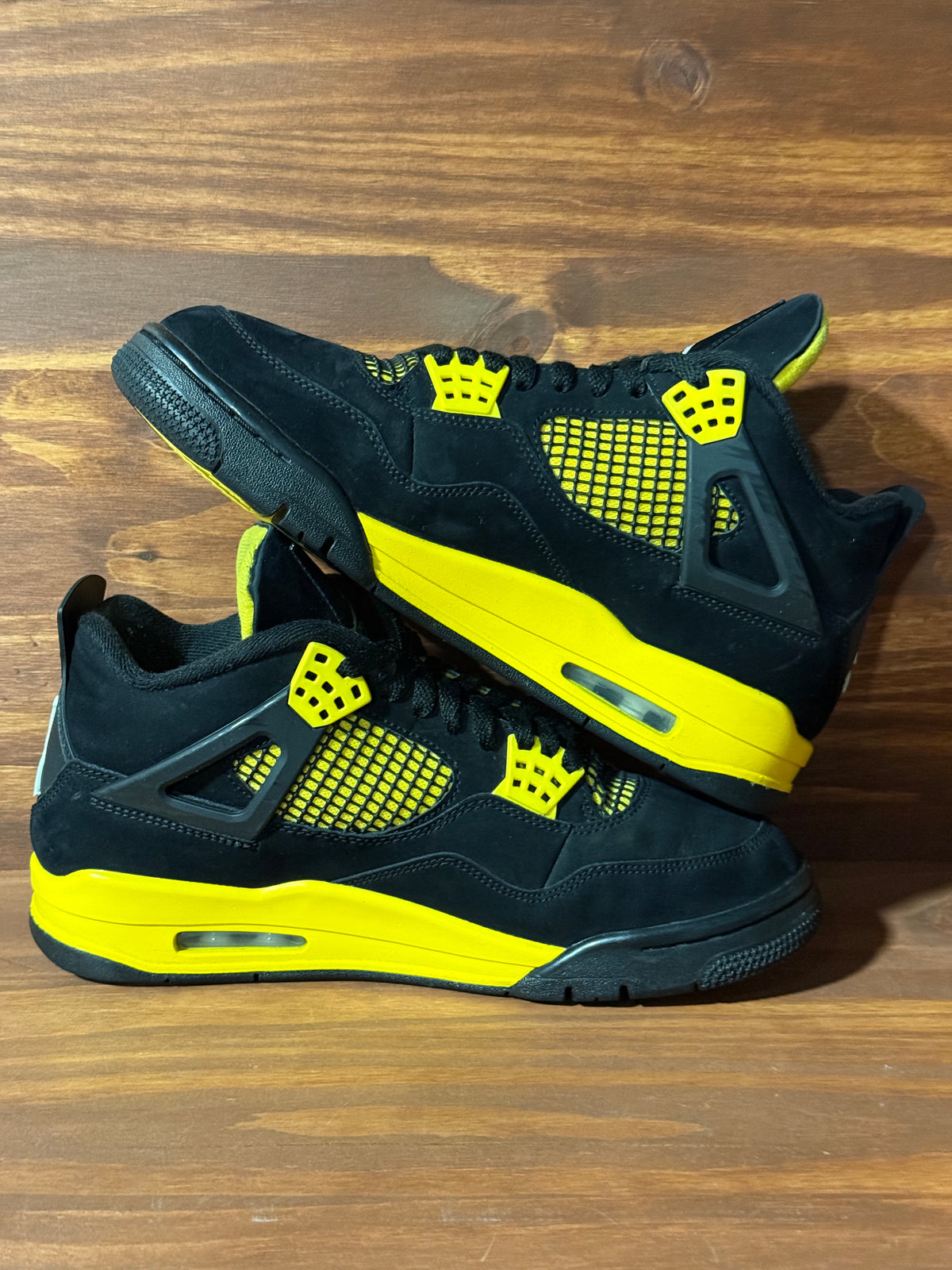 Jordan 4 Retro Thunder (2023) Size 8.5