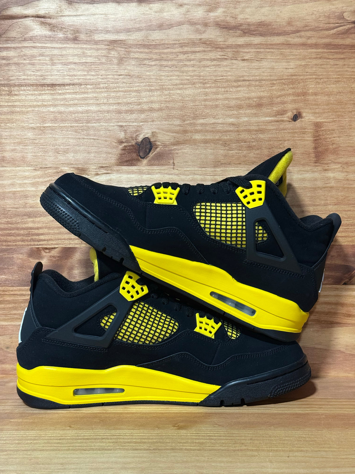 Jordan 4 Retro Thunder (2023)