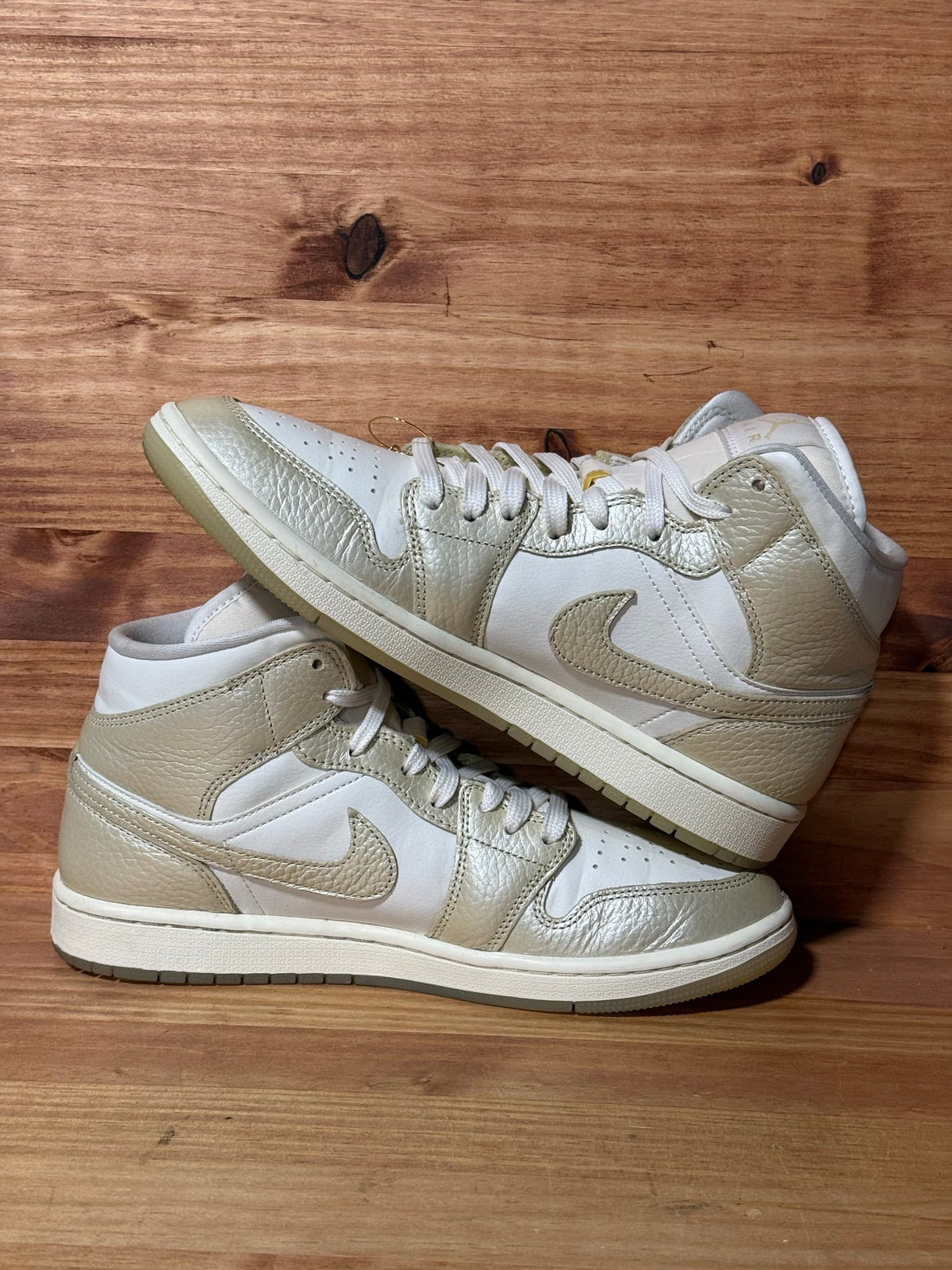 Jordan 1 Mid SE Metallic Team Gold (Women's) - Size 8.5