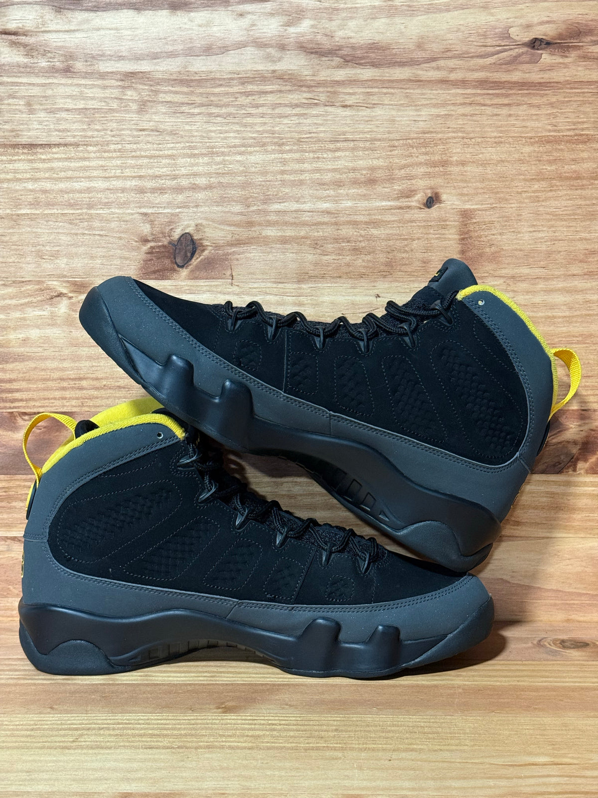 Jordan 9 Retro Dark Charcoal University Gold