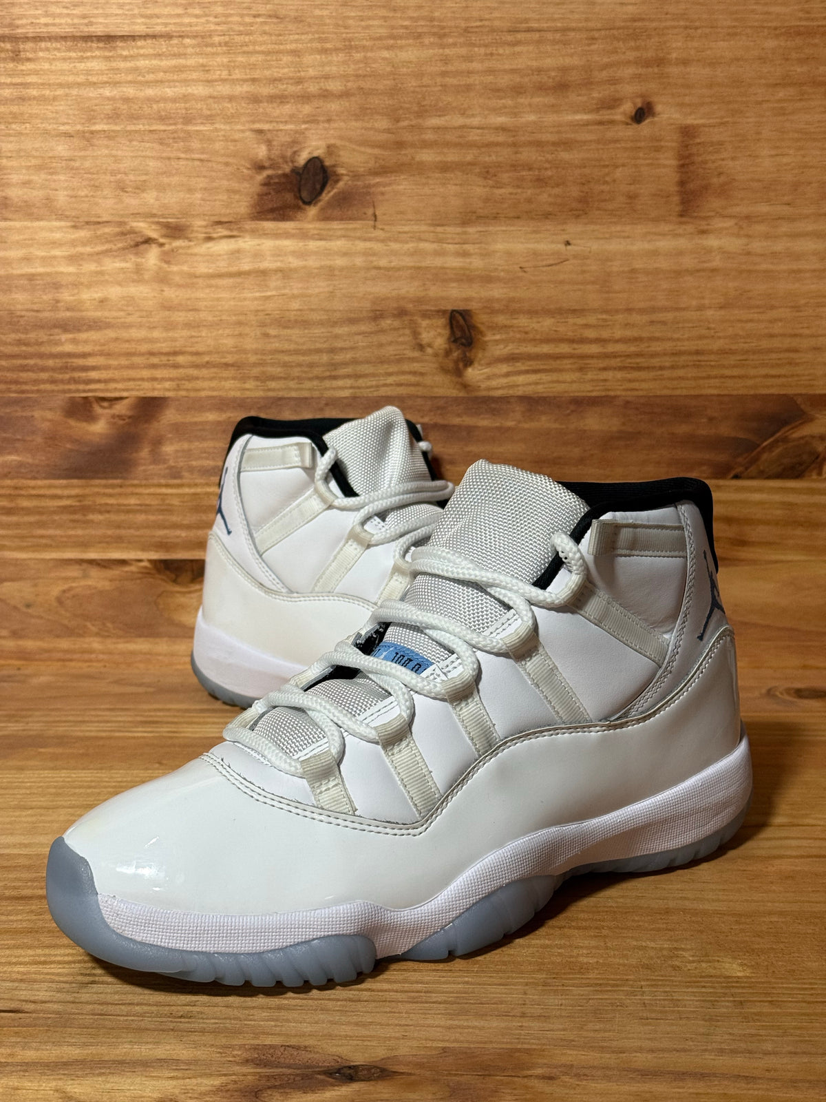 Jordan 11 Retro Legend Blue (2024) - Size 9