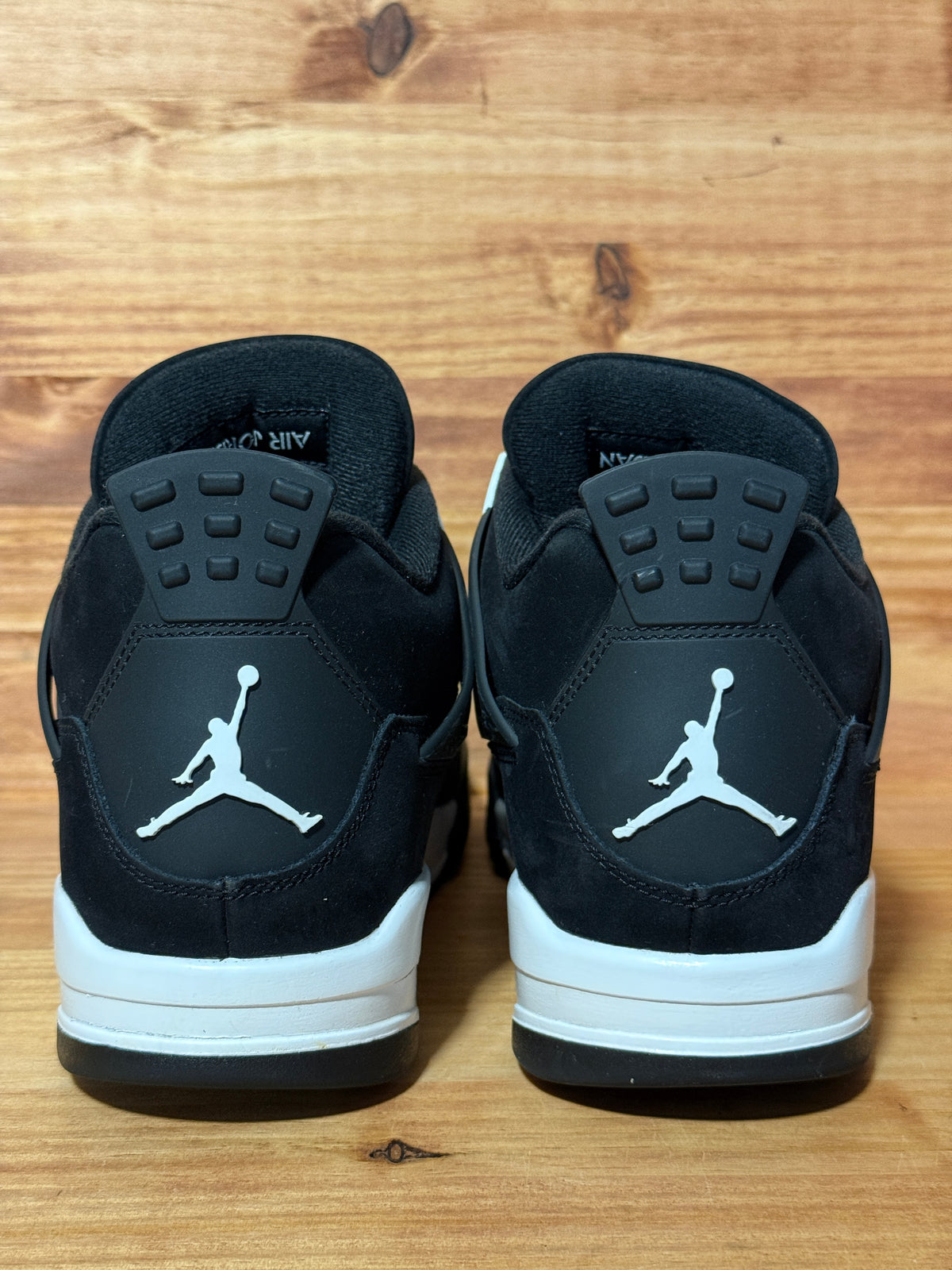 Jordan 4 Retro White Thunder