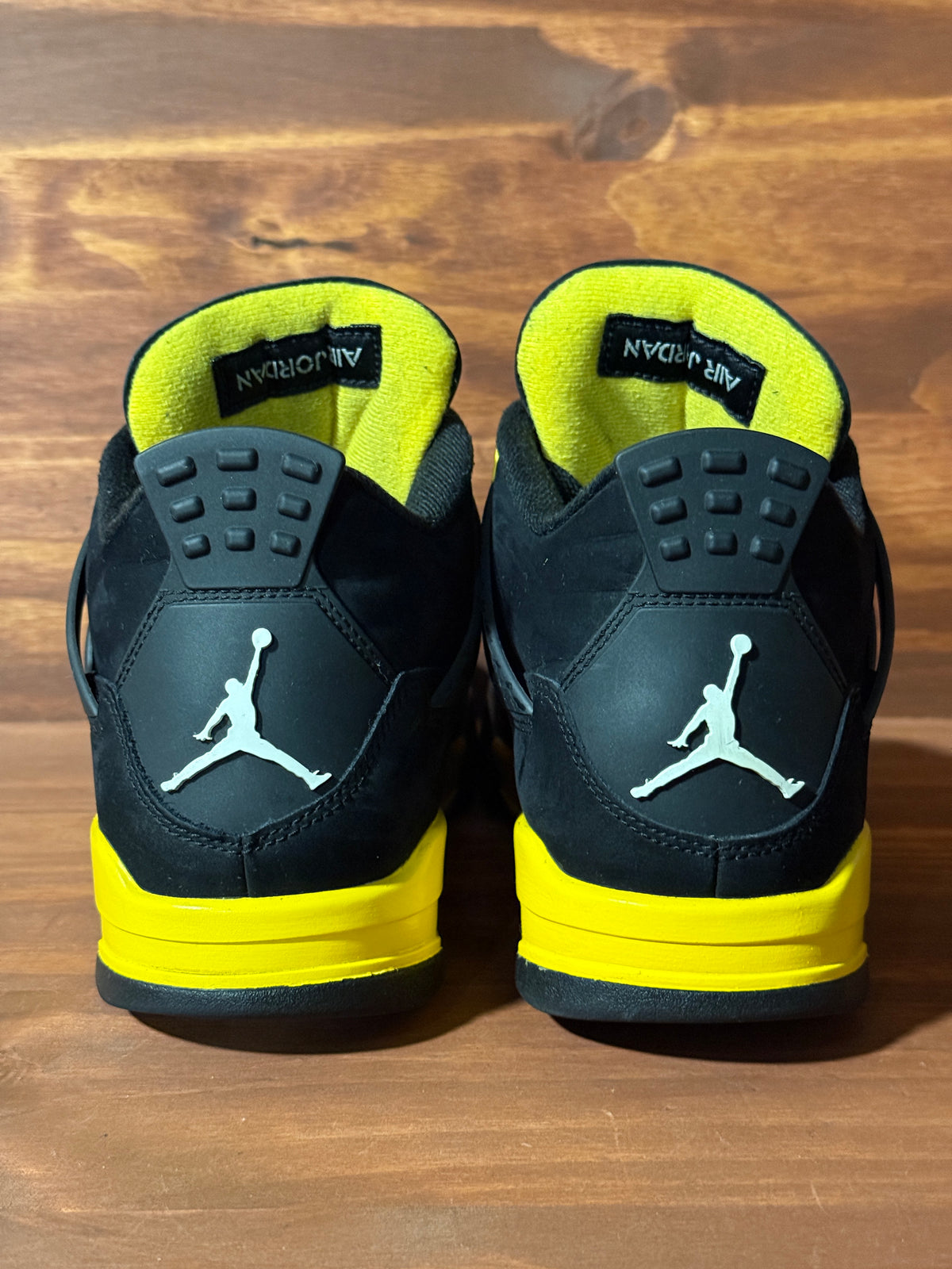 Jordan 4 Retro Thunder (2023) Size 8.5