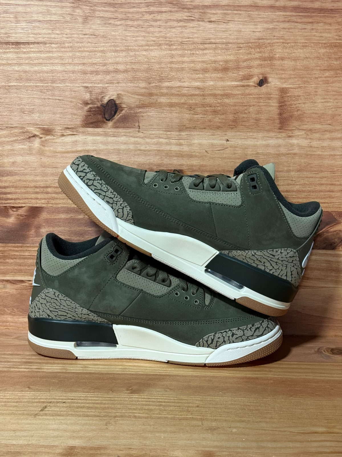 Jordan 3 Retro Family Affair - Size 9