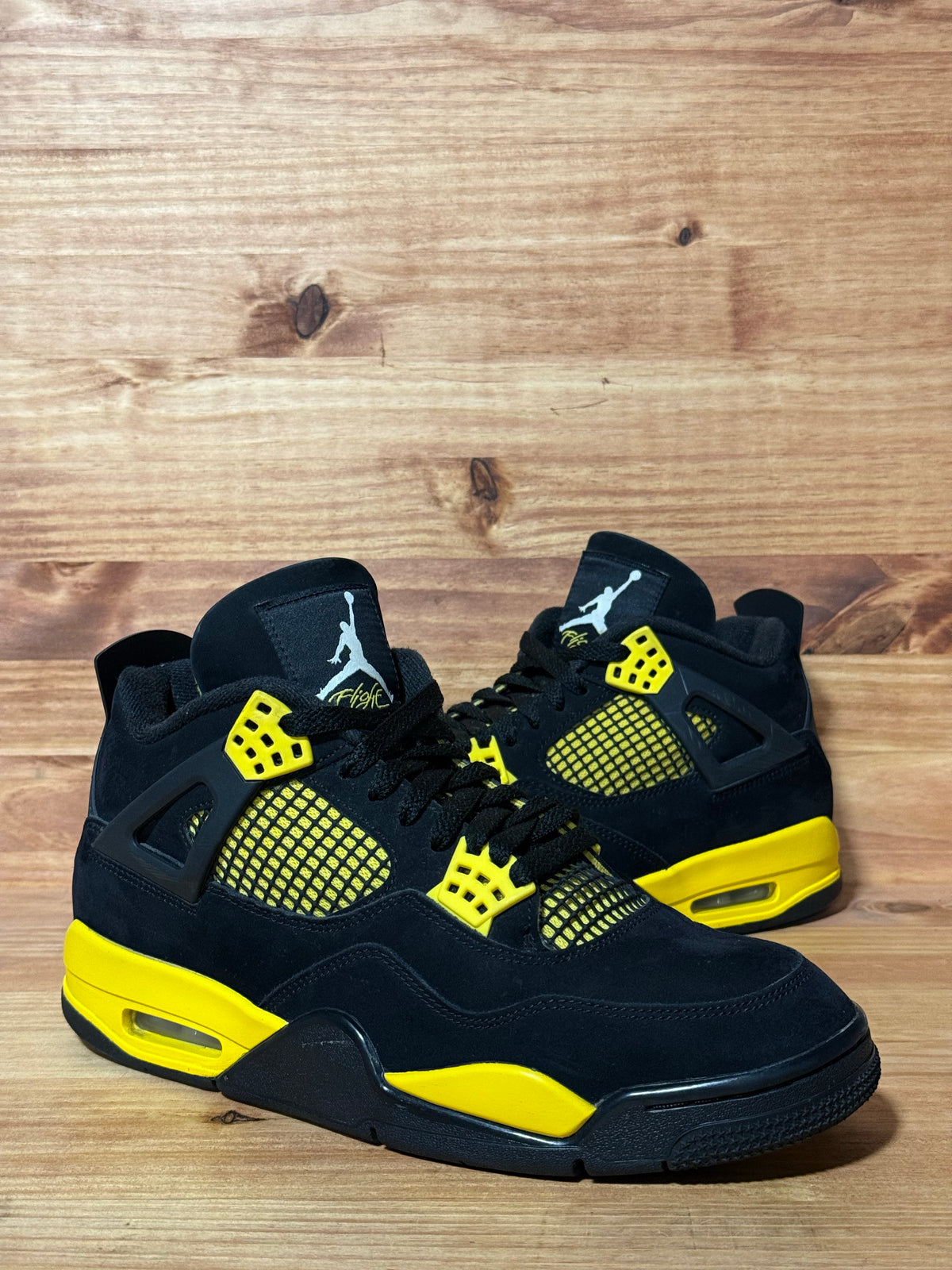 Jordan 4 Retro Thunder (2023)