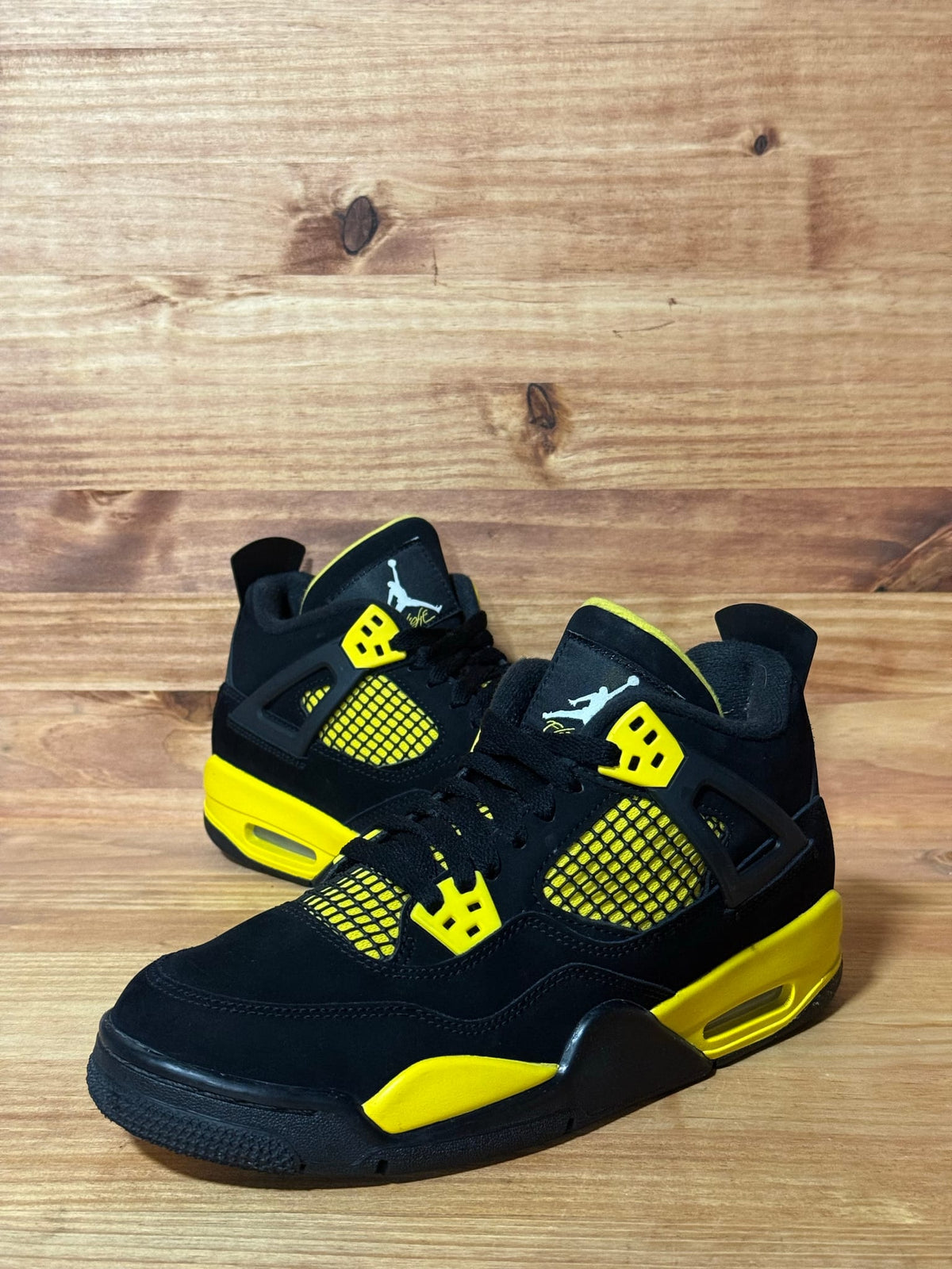Jordan 4 Retro Thunder (2023) (GS) - Size 6Y