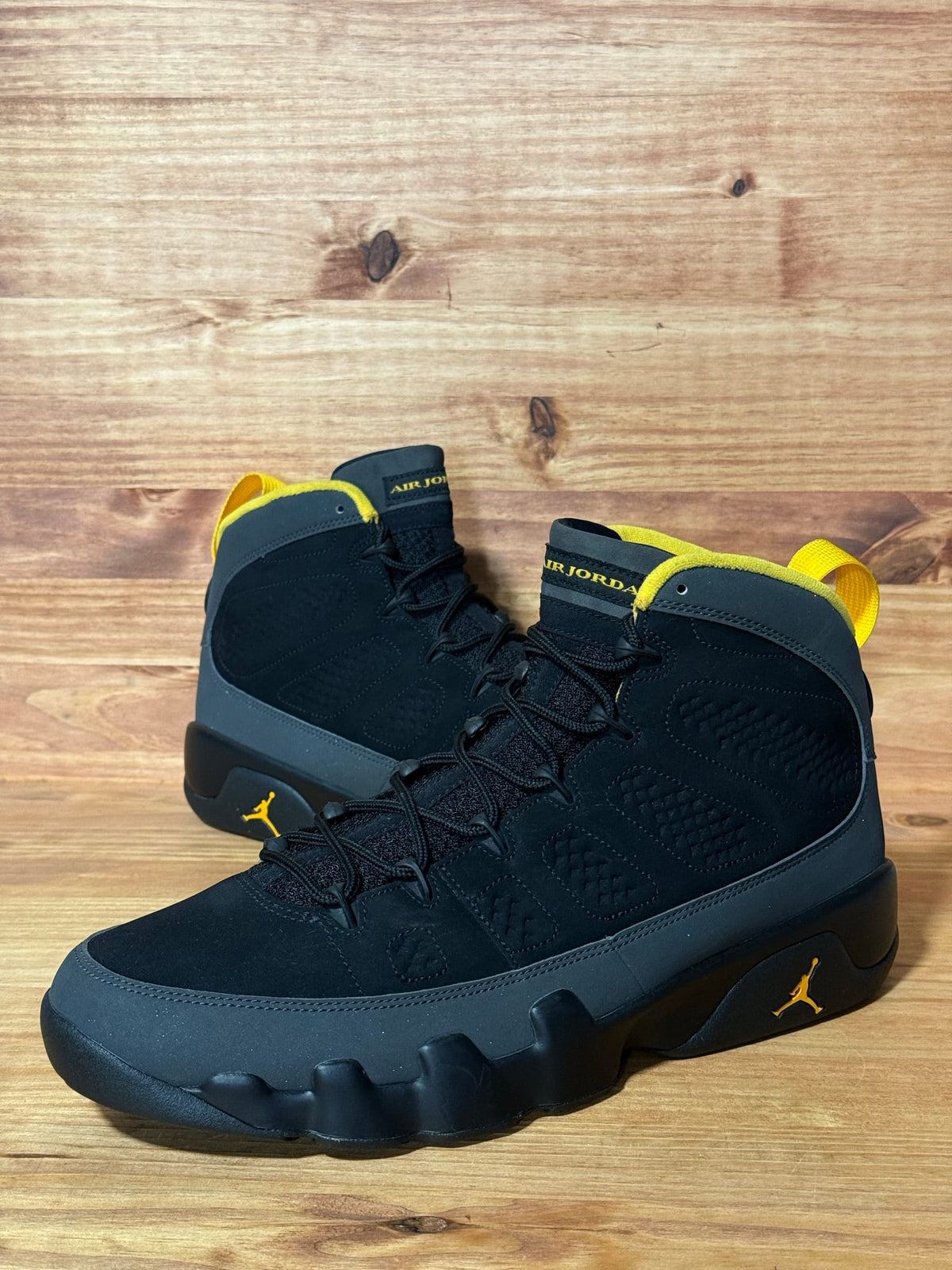 Jordan 9 Retro Dark Charcoal University Gold - Size 13