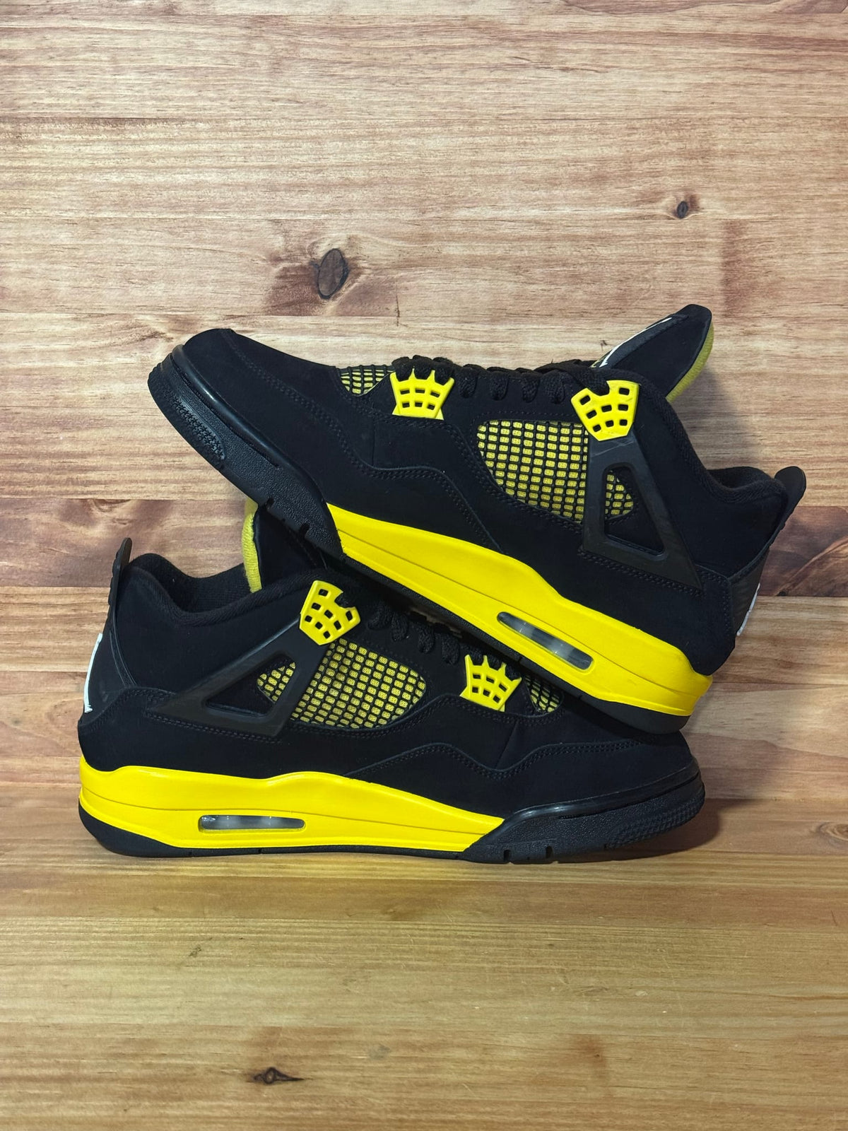 Jordan 4 Retro Thunder (2023) - Size 10.5
