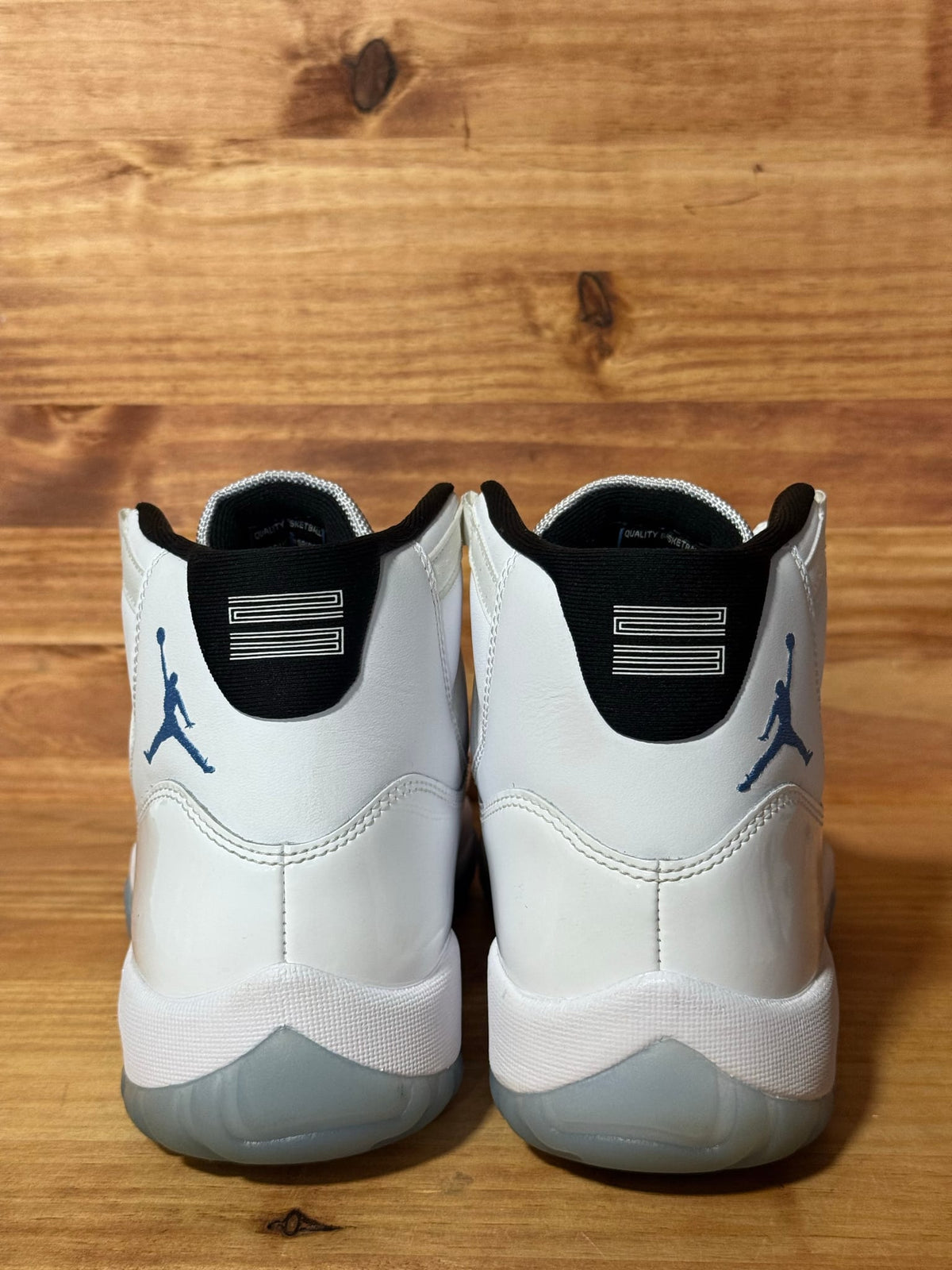 Jordan 11 Retro Legend Blue (2024) - Size 9.5